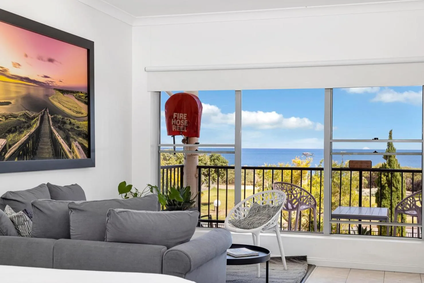 Living room in Coast Motel and Apartments