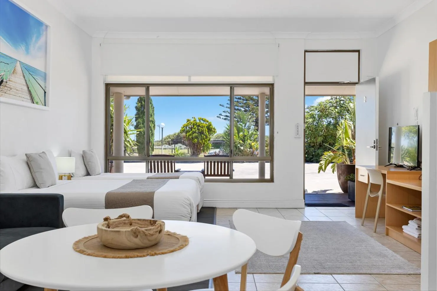 Living room in Coast Motel and Apartments