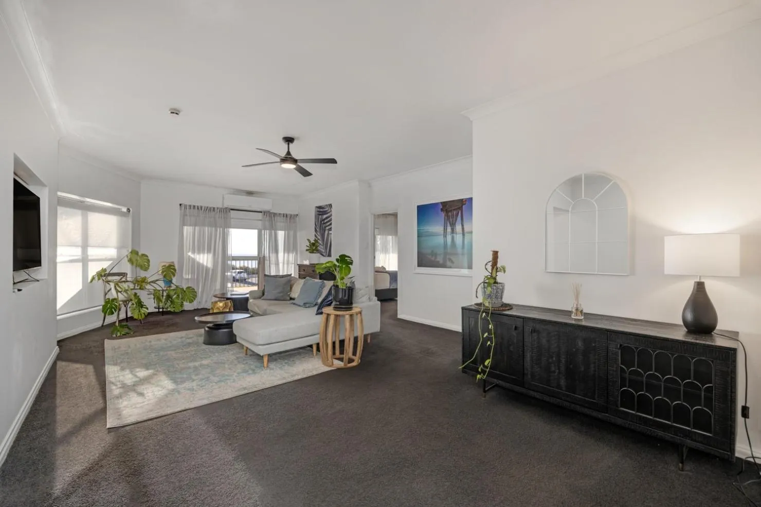 TV and multimedia in Coast Motel and Apartments