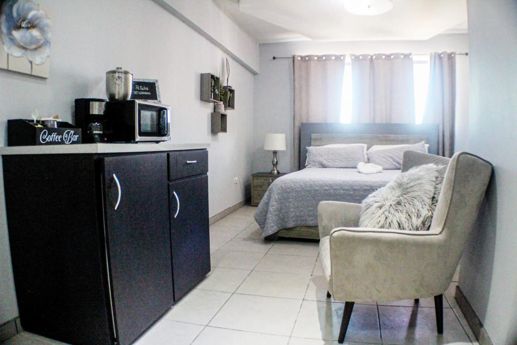 Bed in Itza-Bella Suites