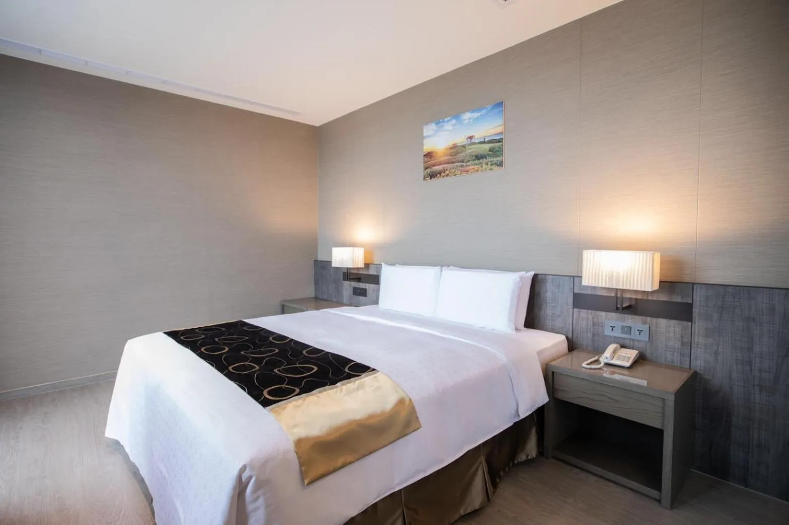 Bed in Jin Shi Hu Hotel