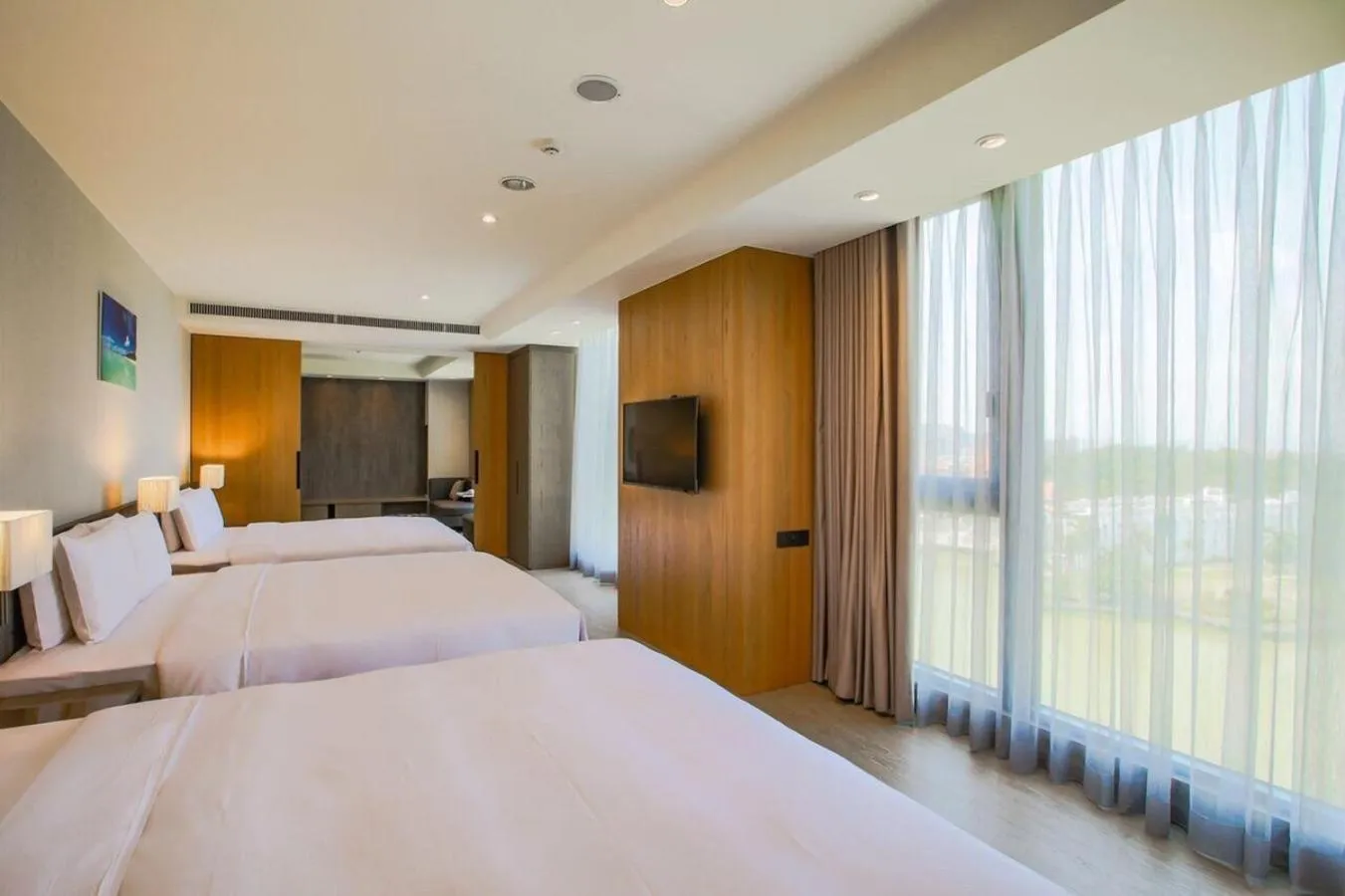 Bed in Jin Shi Hu Hotel