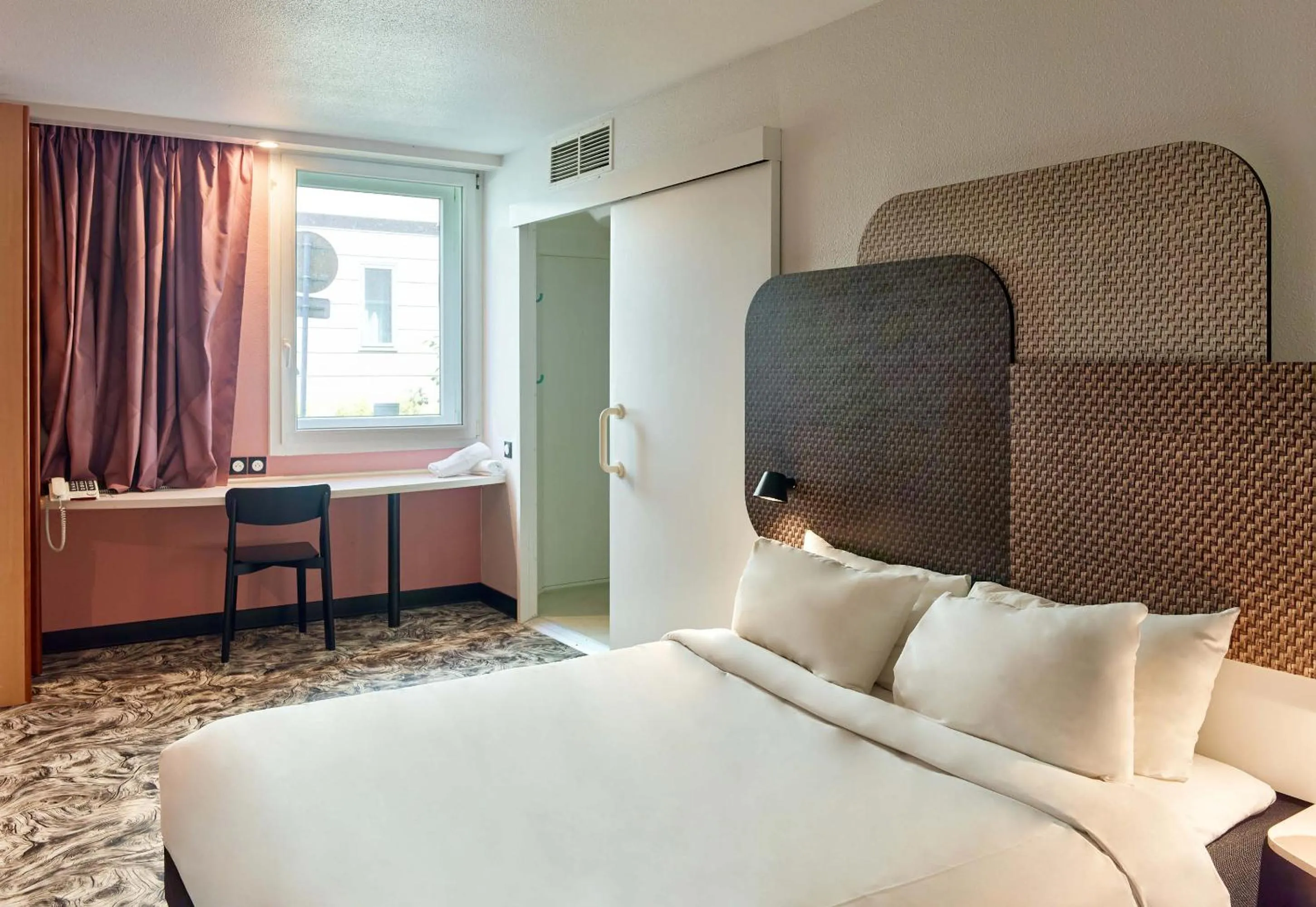 Bedroom, Bed in B&B HOTEL Paris Nord 2 CDG Aéroport