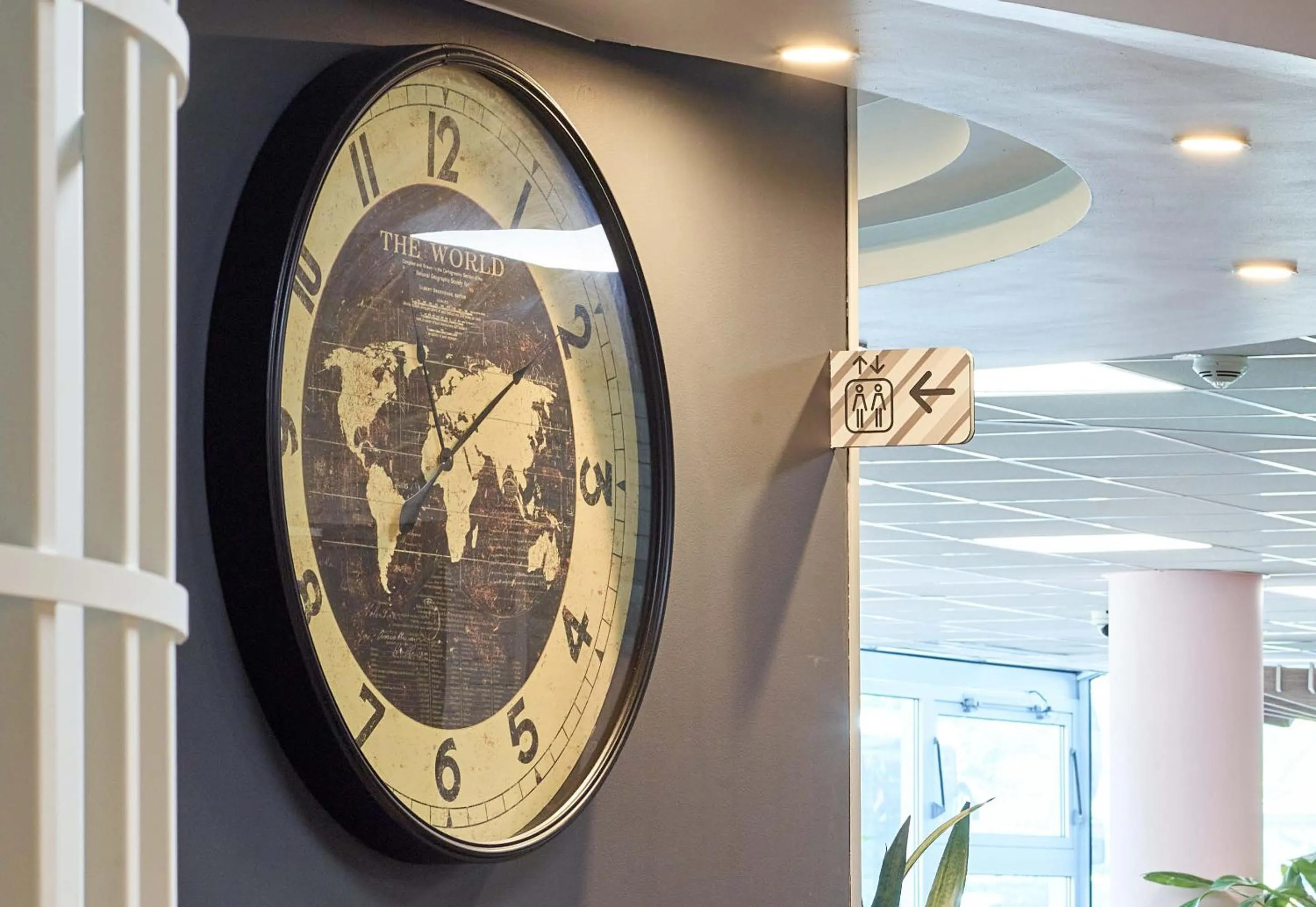 Decorative detail in B&B HOTEL Paris Nord 2 CDG Aéroport