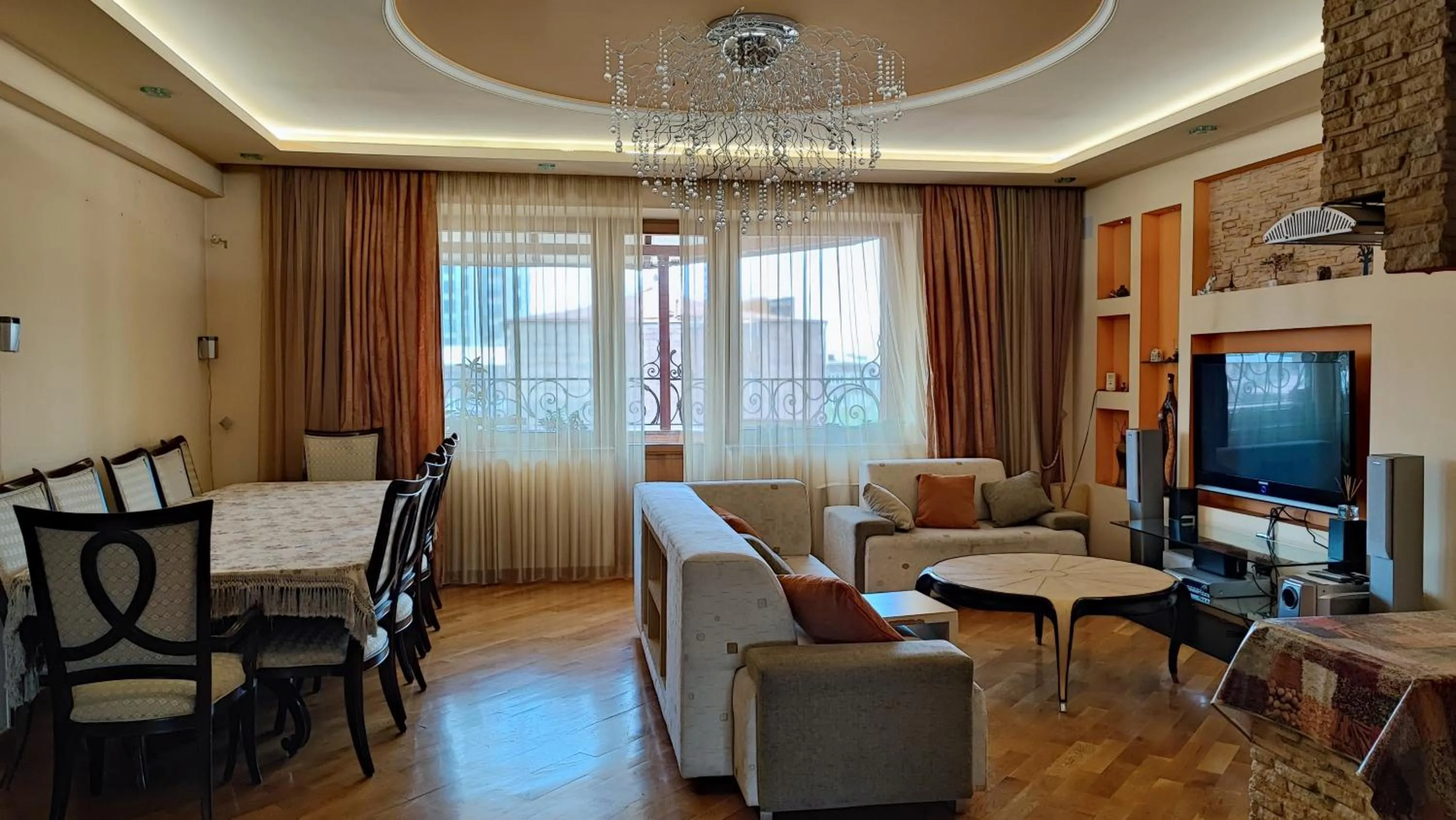 Luxury Apartment In The City Heart On North Avenue