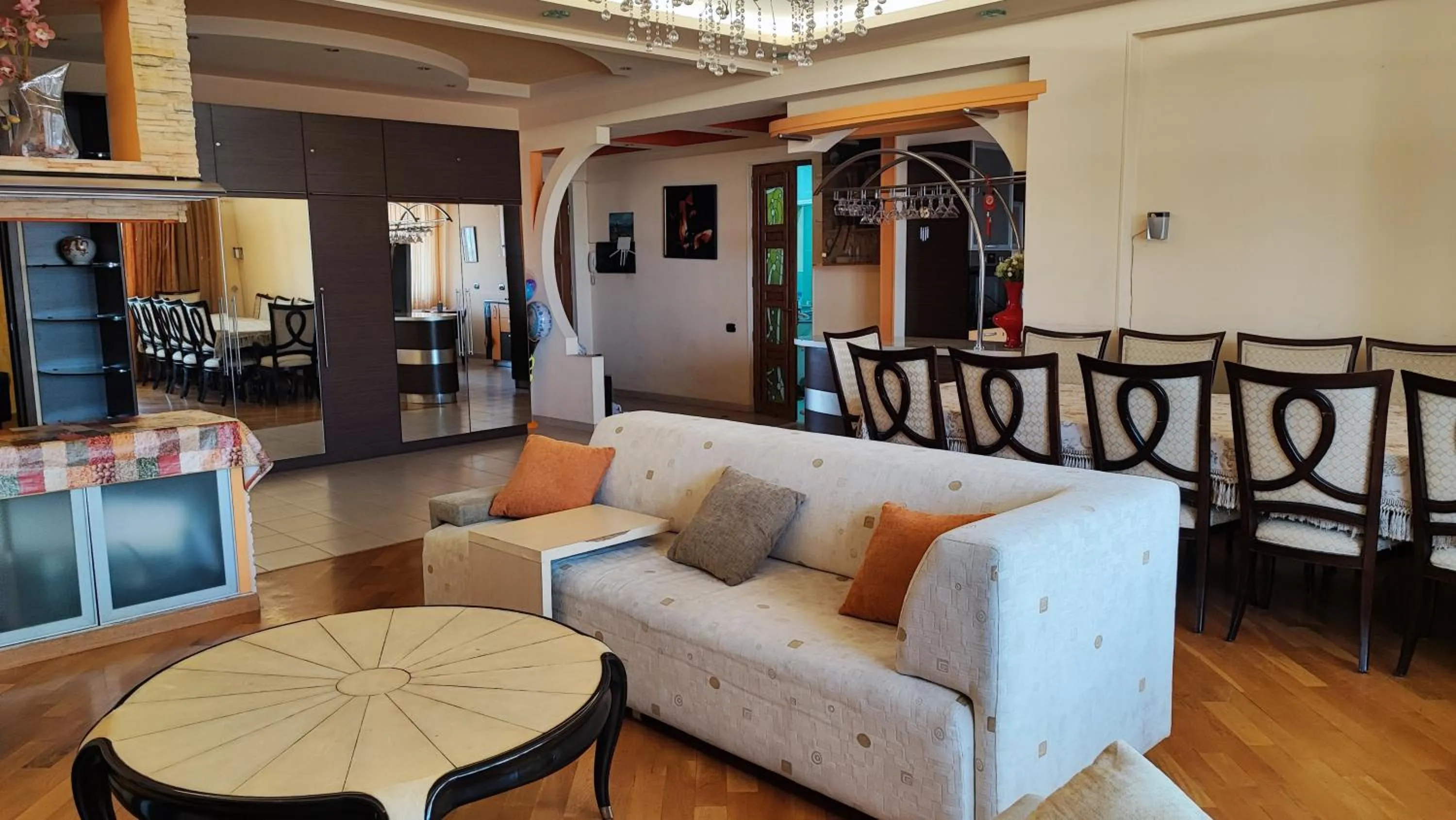 Luxury Apartment In The City Heart On North Avenue