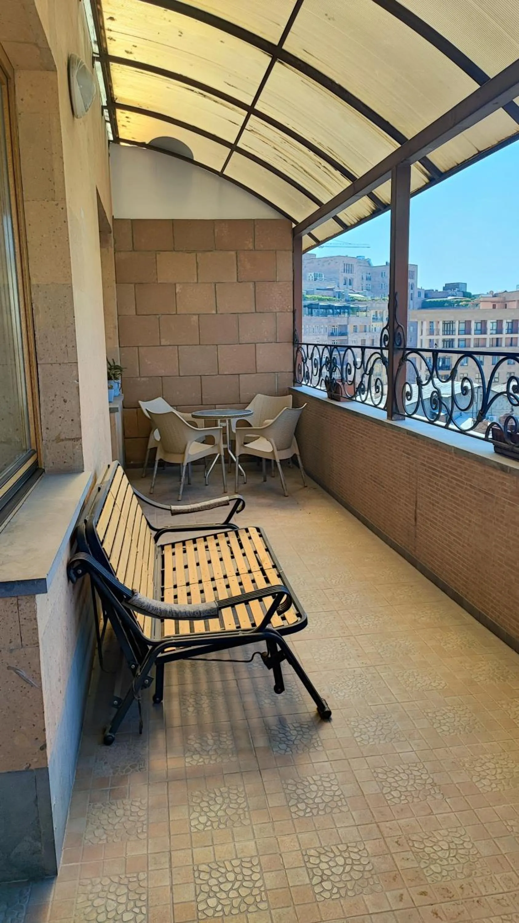 Luxury Apartment In The City Heart On North Avenue
