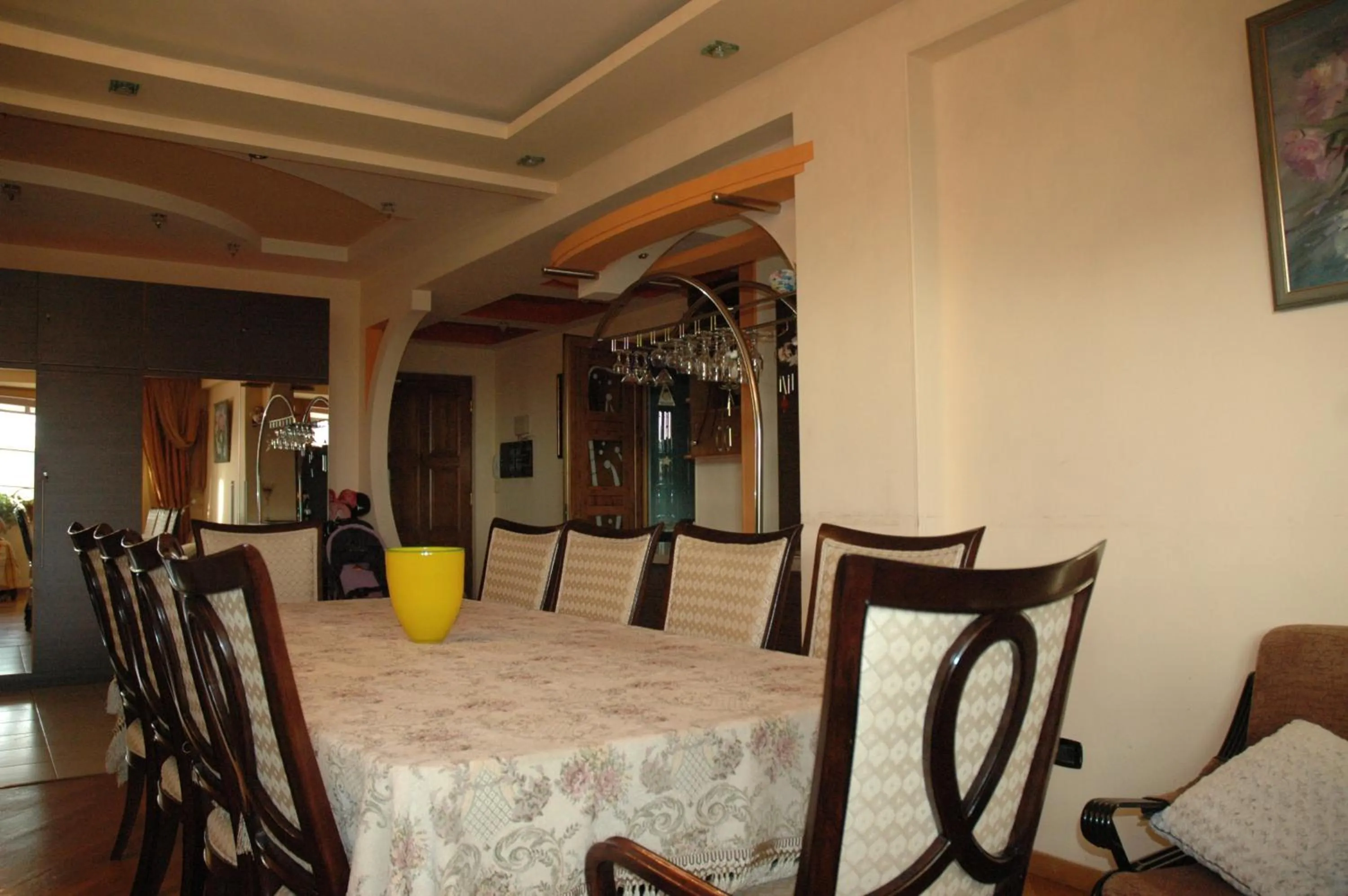 Restaurant/places to eat in Luxury Apartment In The City Heart On North Avenue