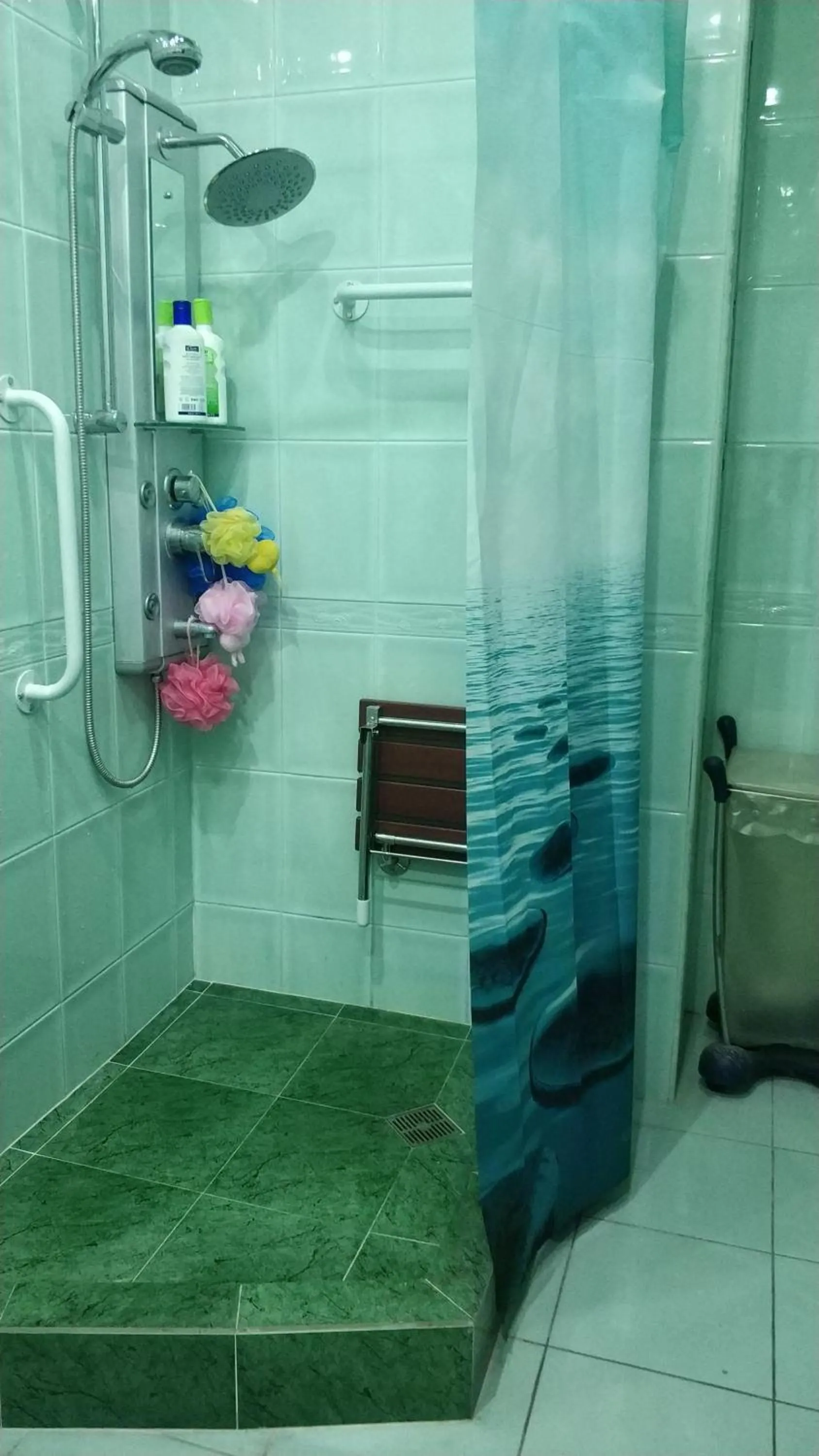 Shower in Luxury Apartment In The City Heart On North Avenue