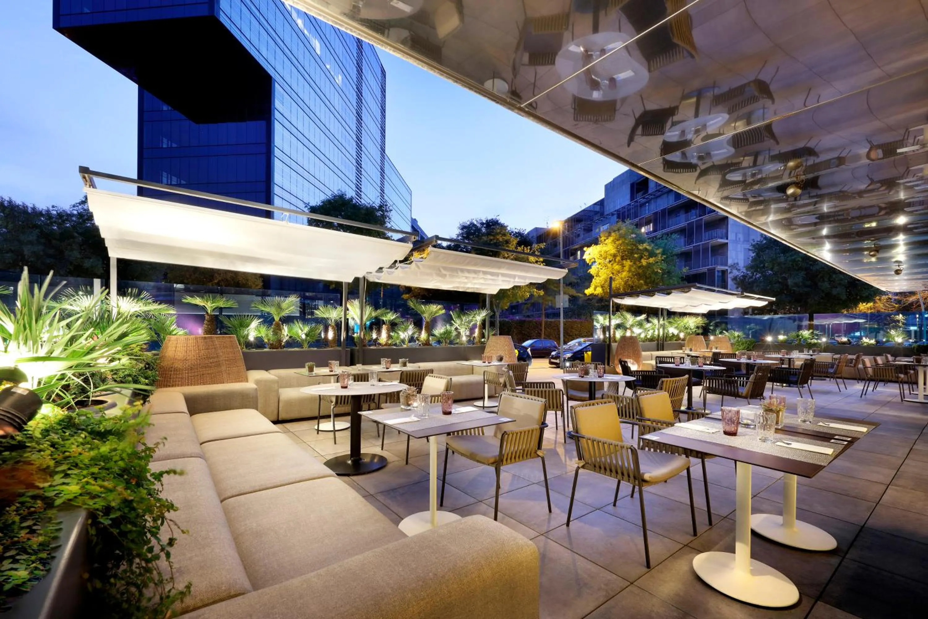 Restaurant/places to eat in The Level at Melia Barcelona Sky