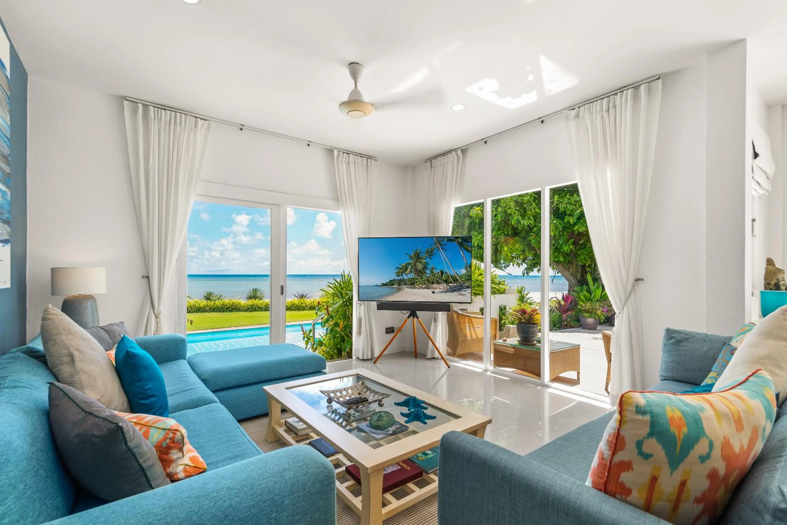 TV and multimedia in Beachfront Villa Baan Rim Haad 3BR