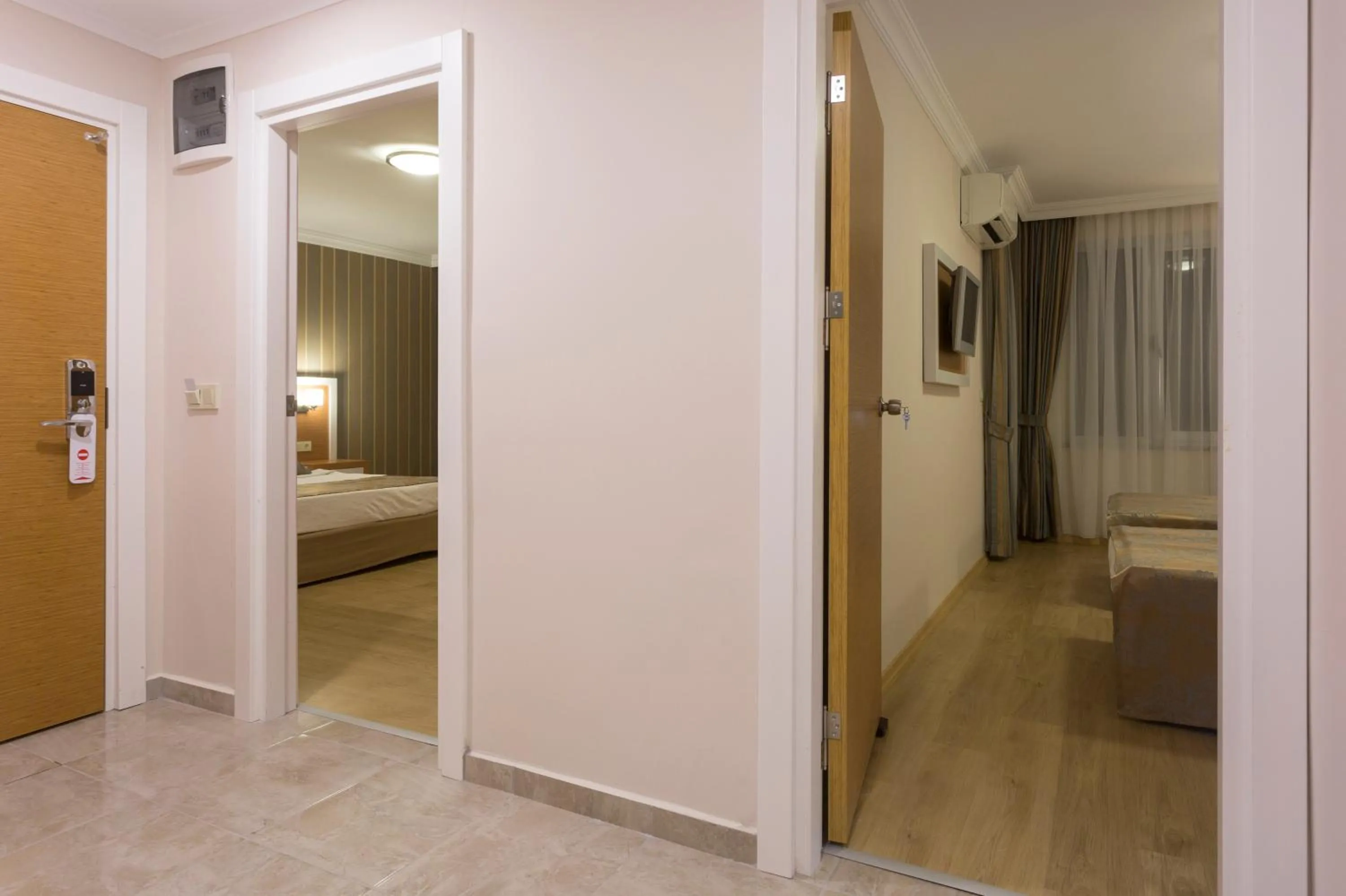 Bedroom in Lonicera City Hotel