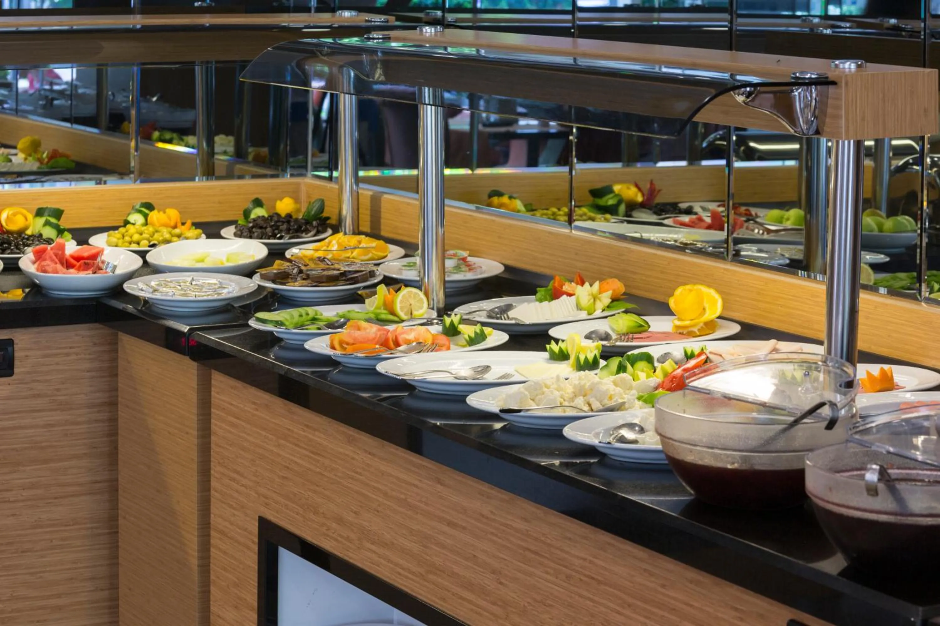 Buffet breakfast in Lonicera City Hotel