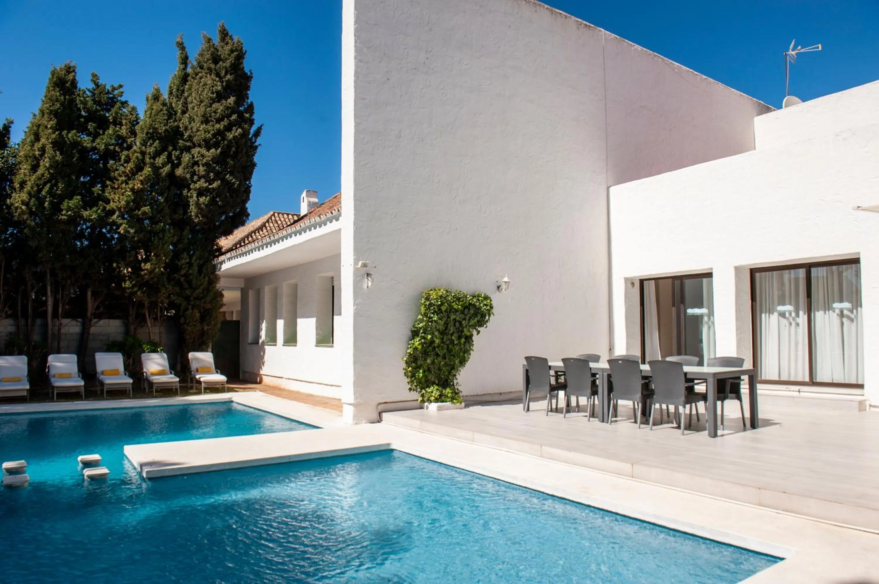 Property building in Villa Marina