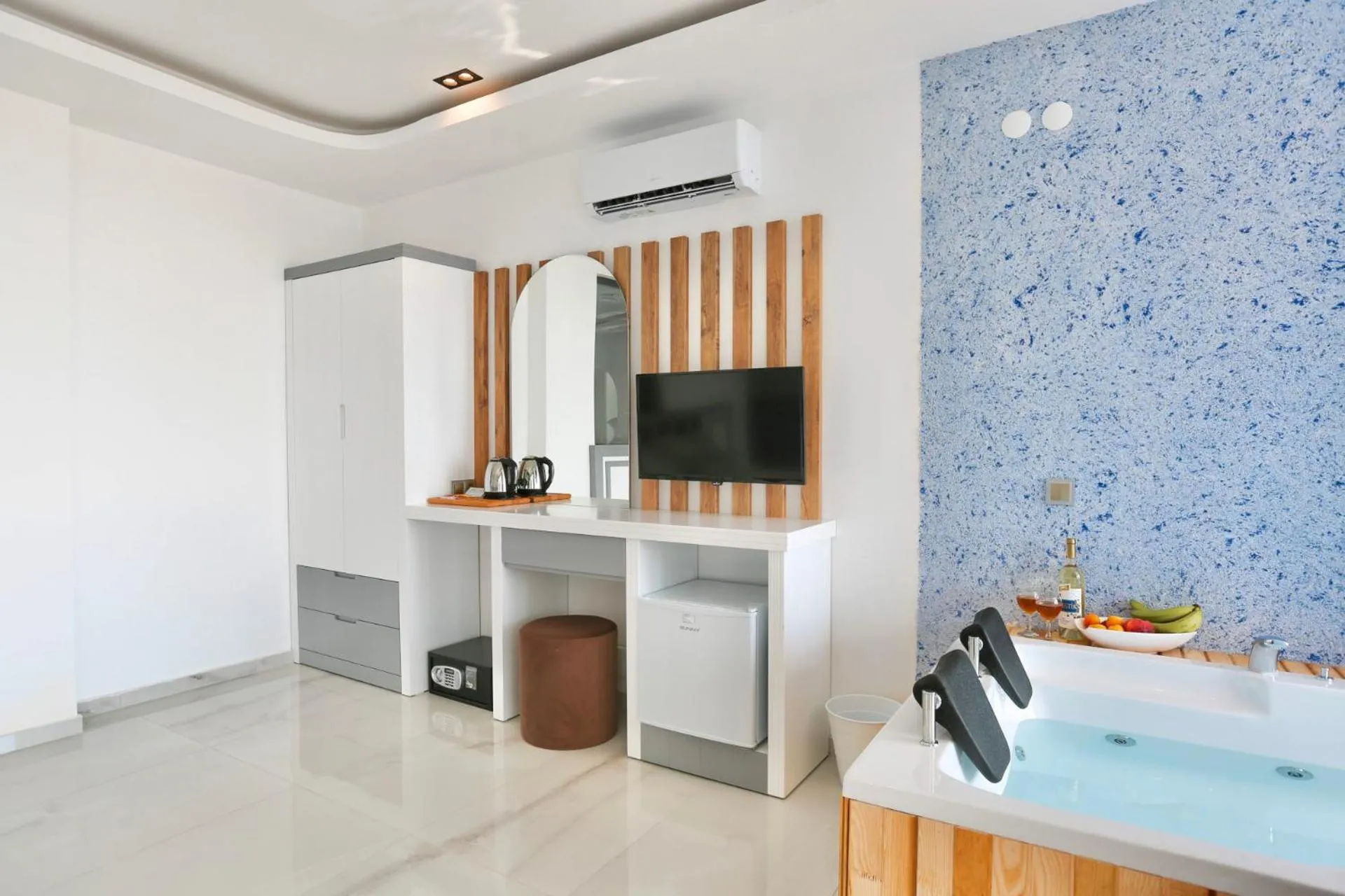 TV and multimedia in Stonehillkaş