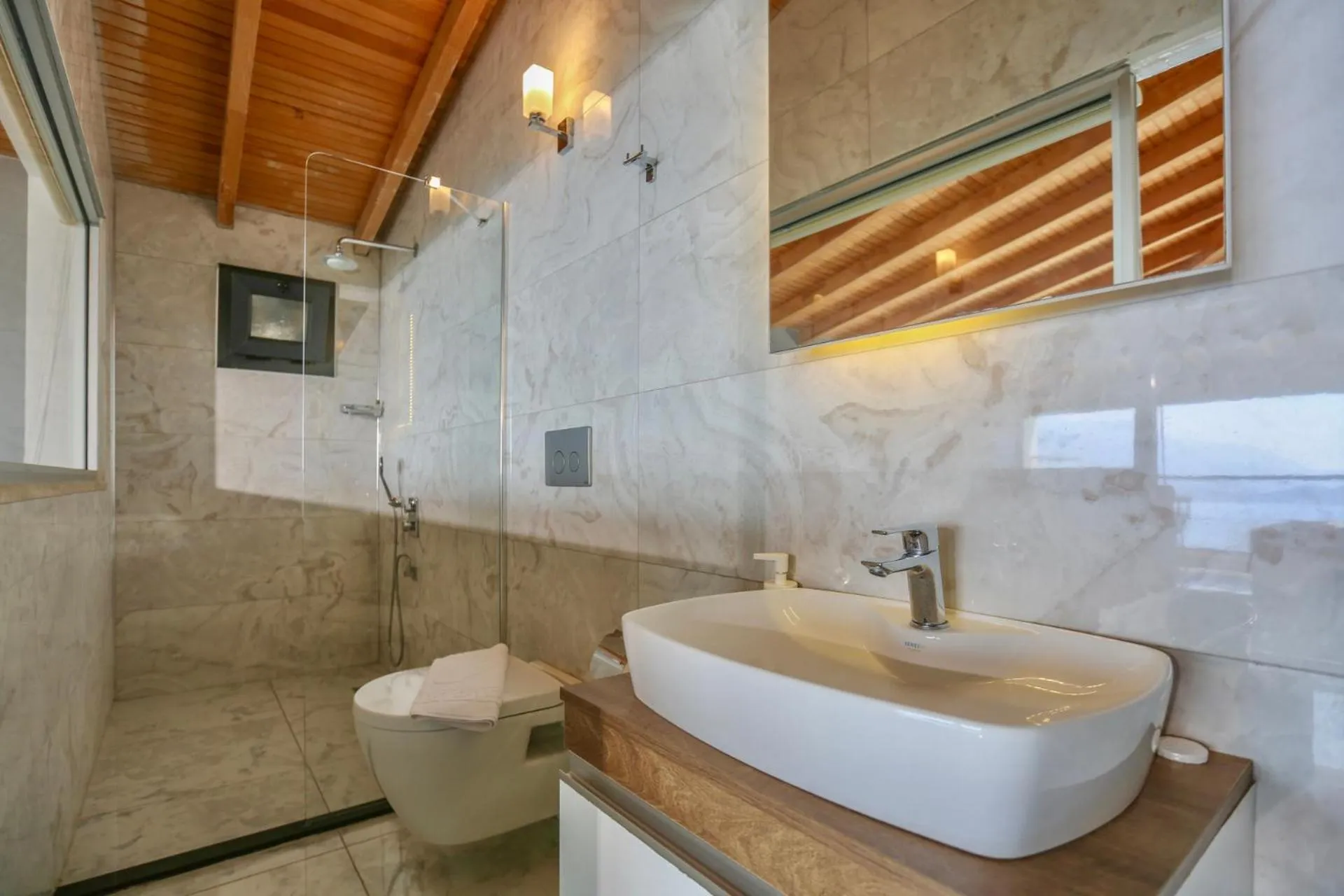 Shower in Stonehillkaş