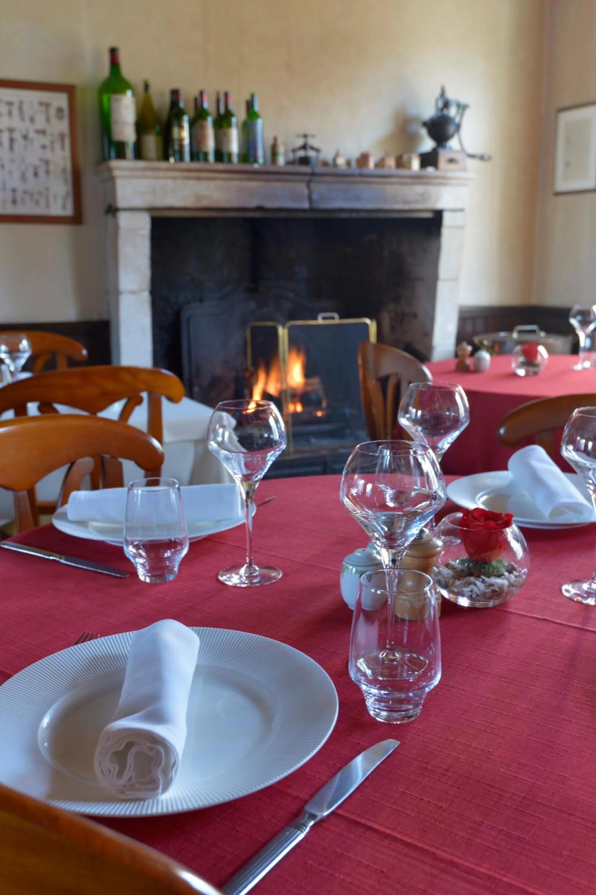 Property building, Restaurant/Places to Eat in AU CHABICHOU