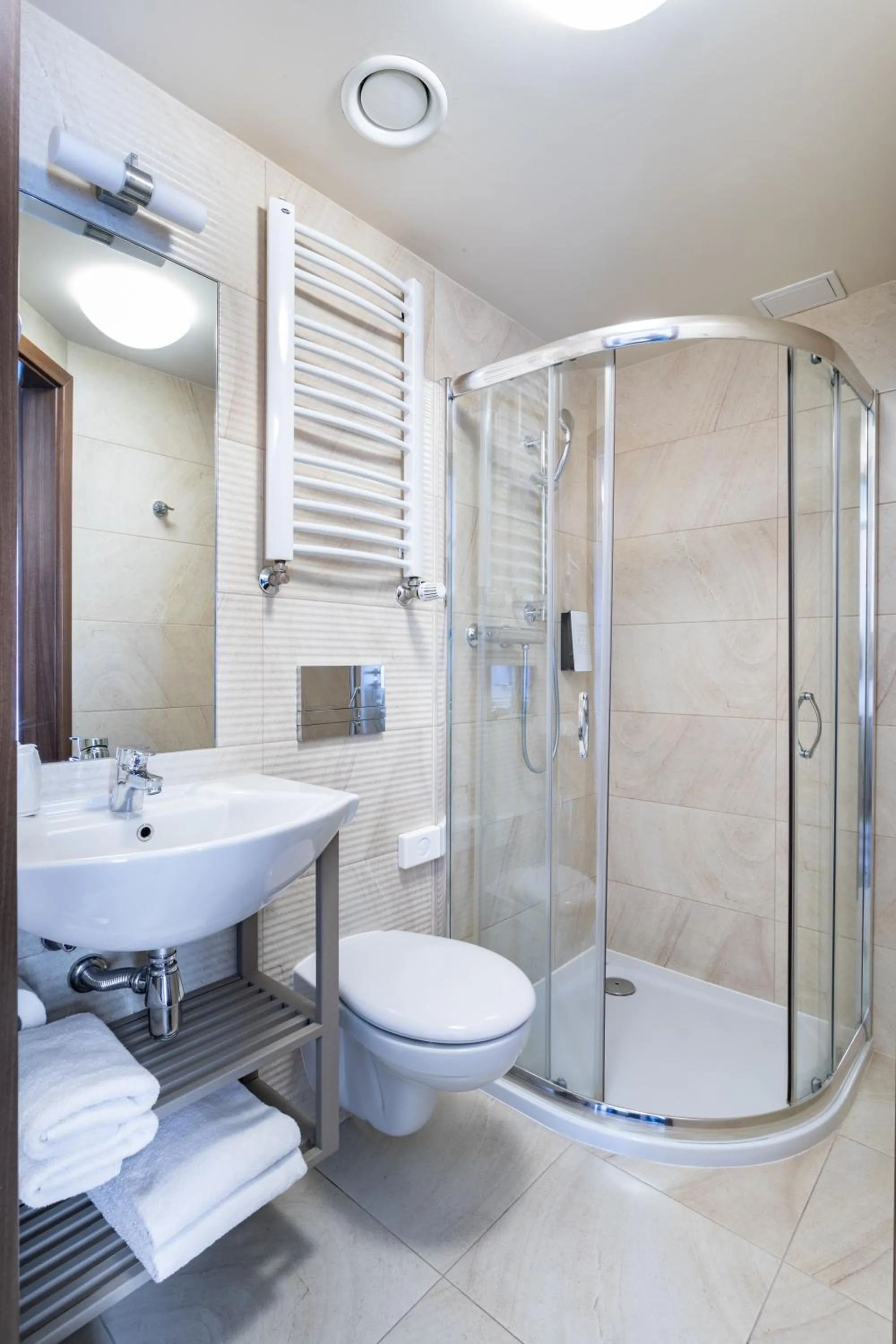 Shower in Golden Tulip Krakow City Center