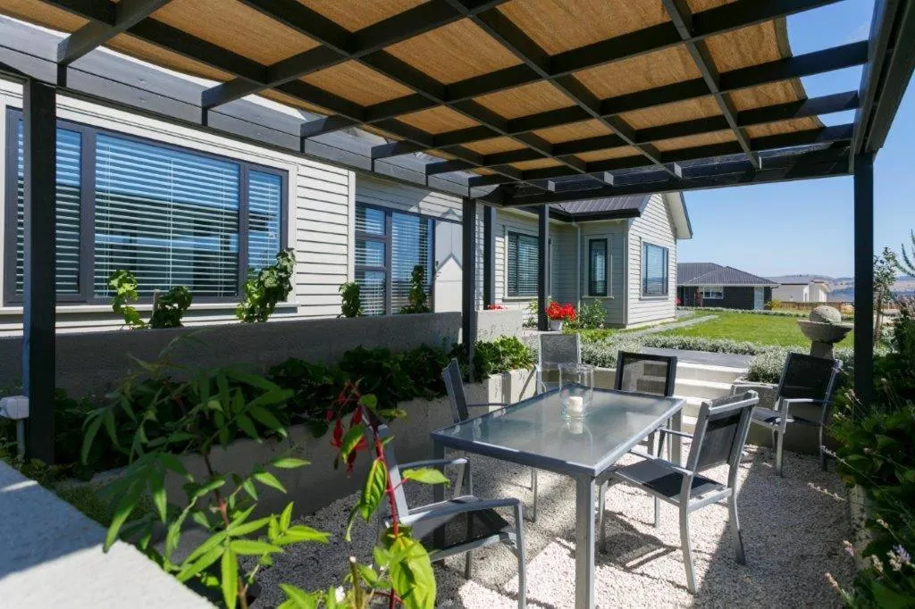 Patio, Restaurant/Places to Eat in Stay Taupo