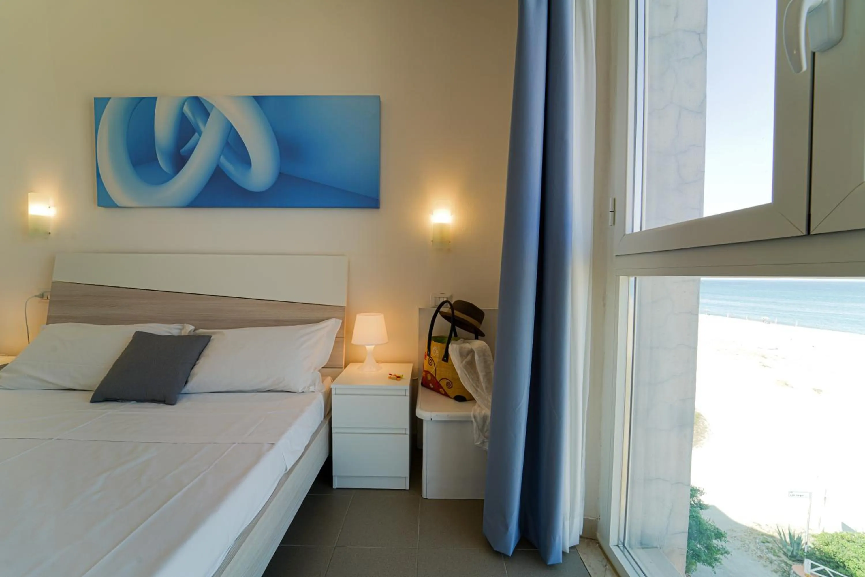 Communal lounge/ TV room, Bed in Hotel Rivabella