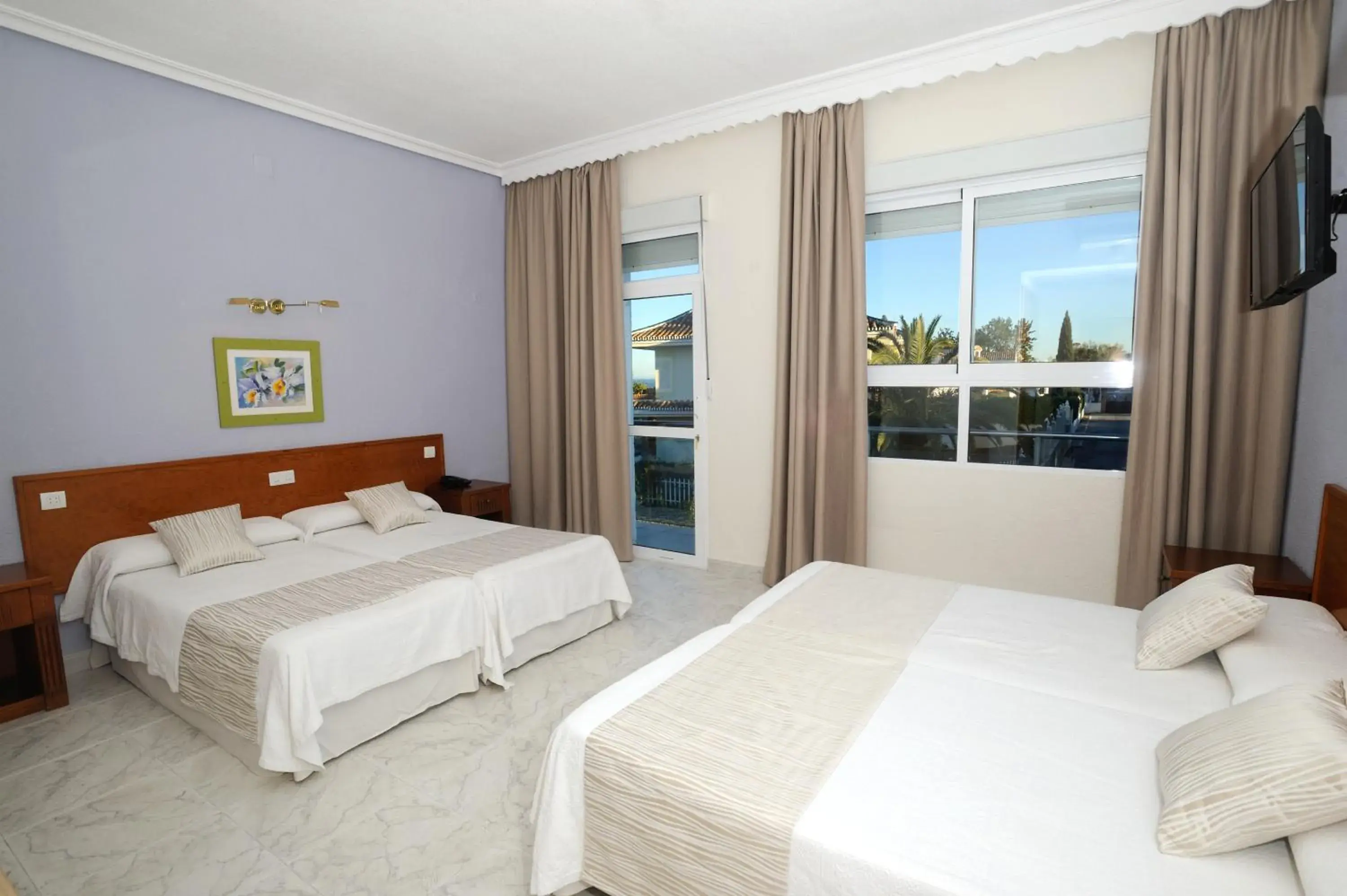 Quadruple Room in Hotel Complejo Los Rosales Quadruple Room in Hotel Complejo Los Rosales