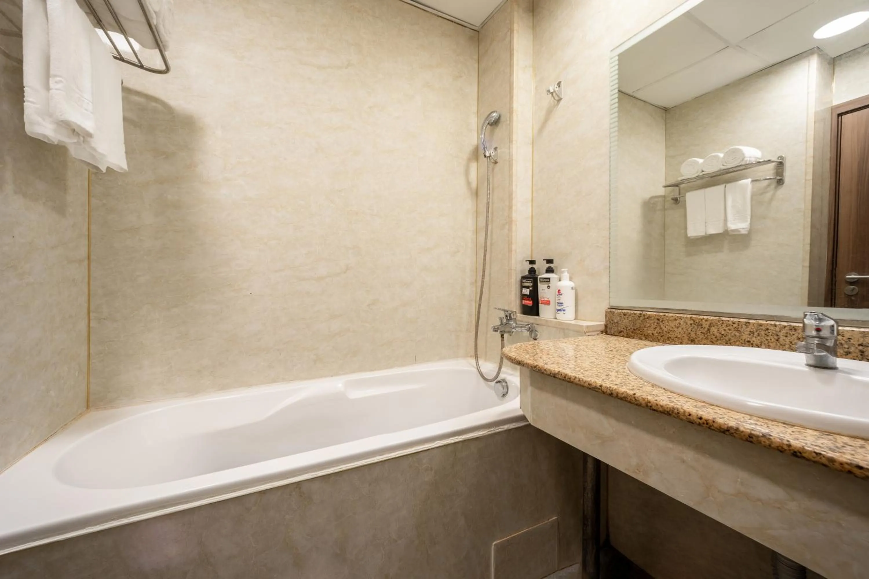 Bath in A25 Hotel - 26 Hàng Nón