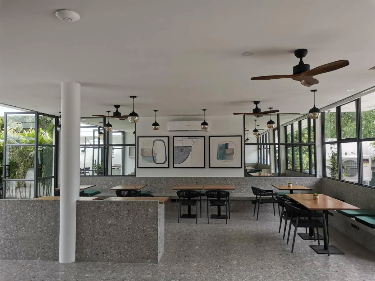 Restaurant/places to eat in Skye Beach Koh Samui