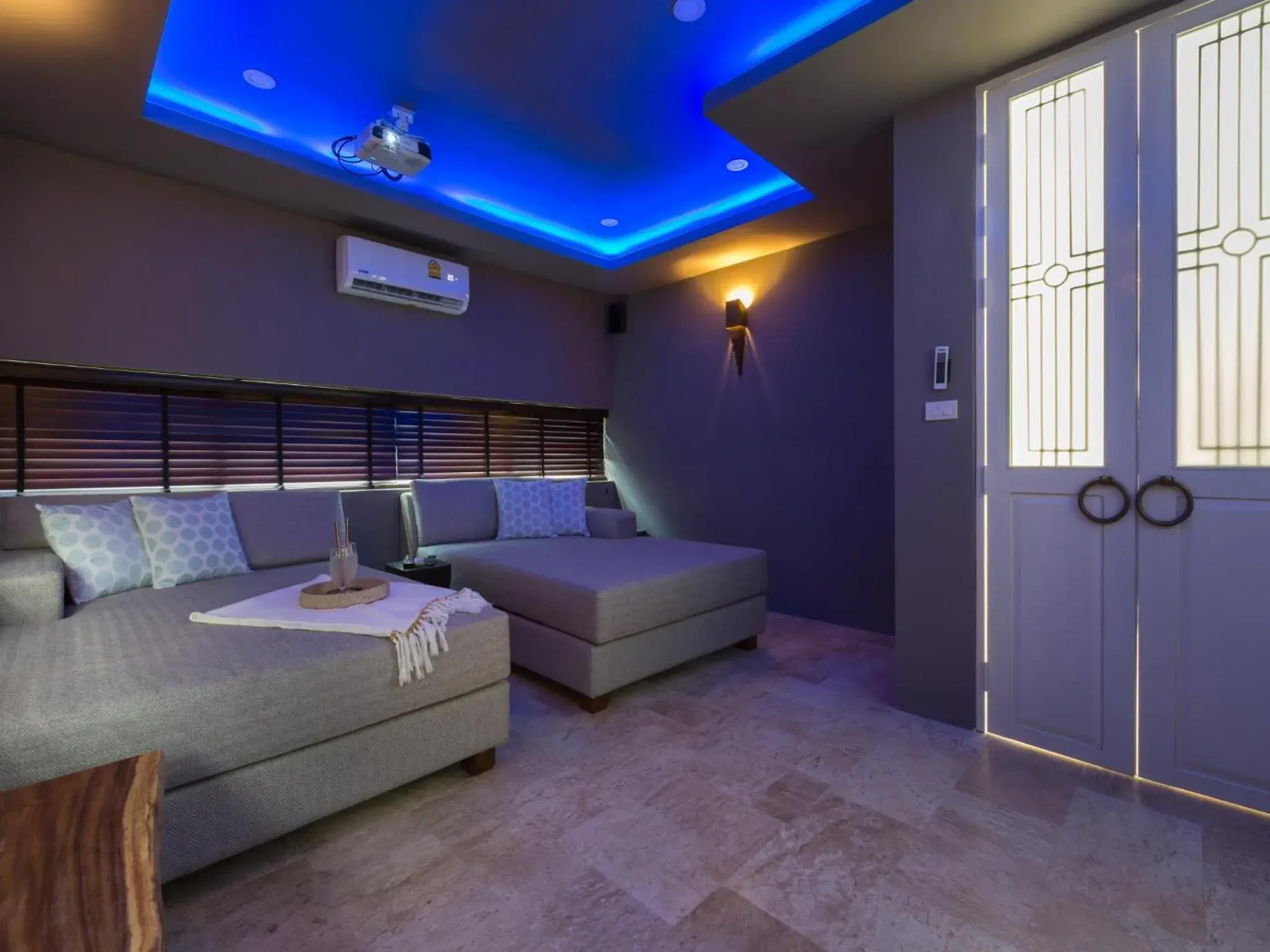 Communal lounge/ TV room, Bed in Skye Beach Hotel - Koh Samui Communal lounge/ TV room, Bed in Skye Beach Hotel - Koh Samui