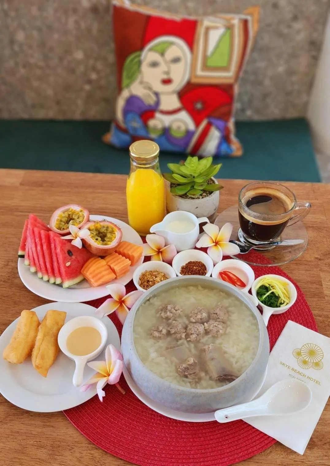 Food and drinks in Skye Beach Koh Samui