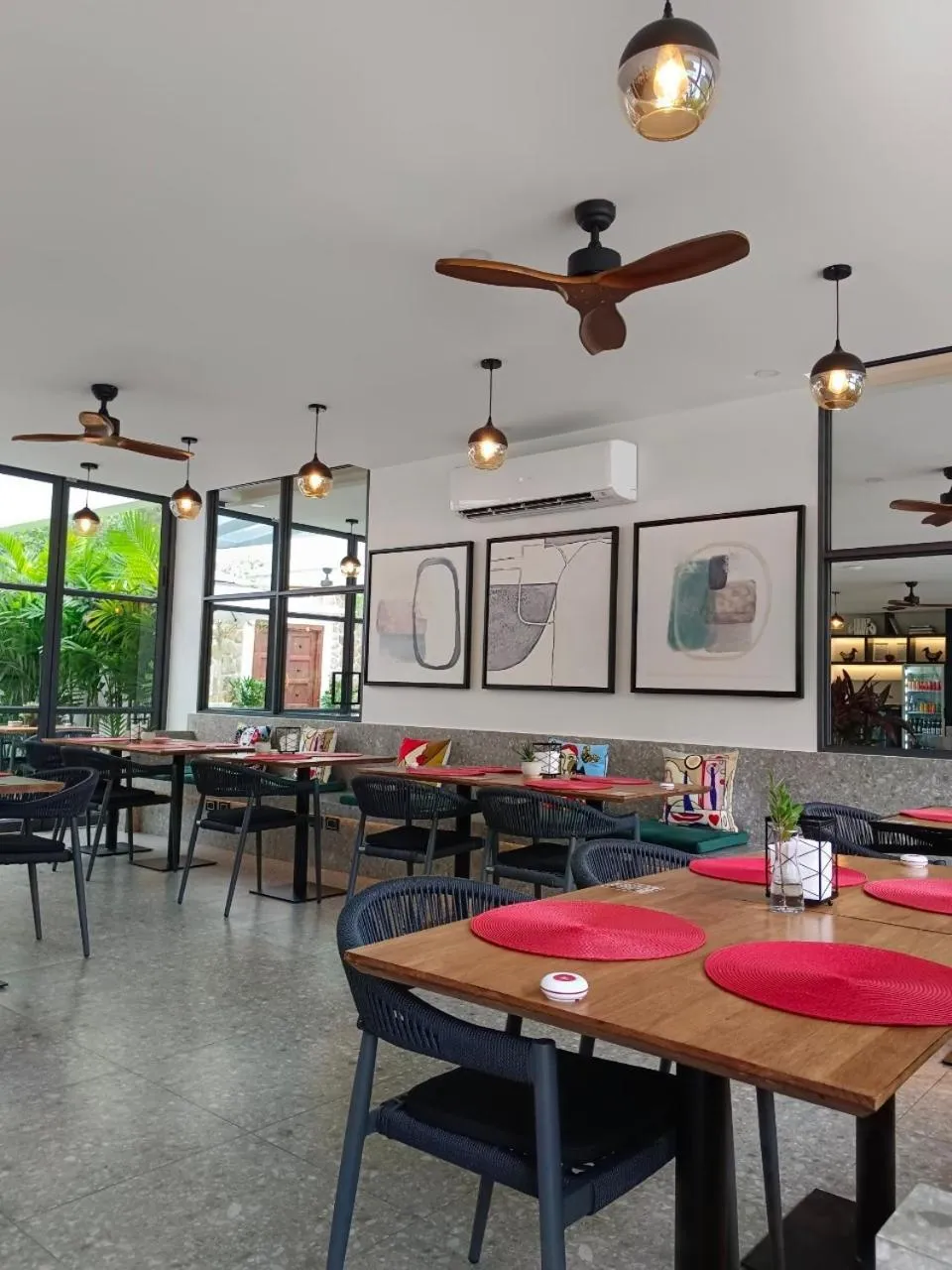 Restaurant/places to eat in Skye Beach Koh Samui