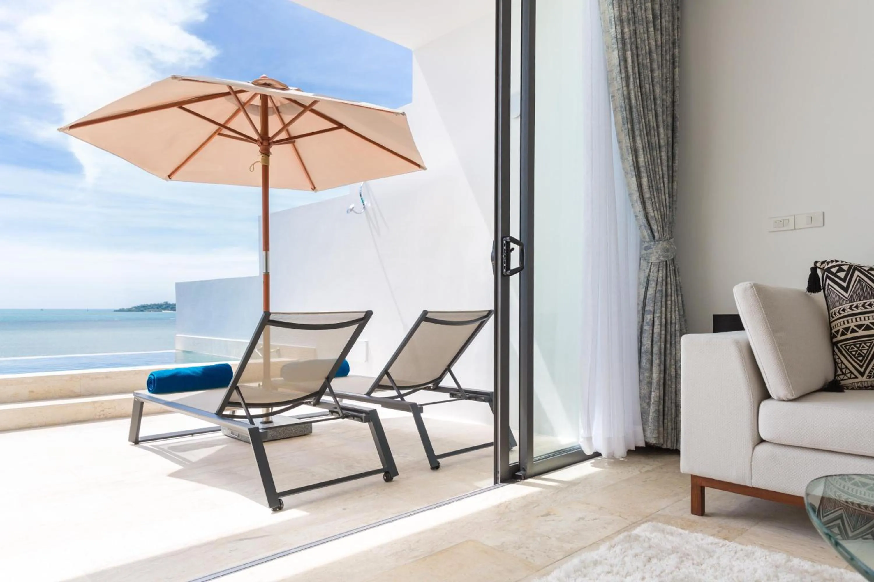 Swimming pool in Skye Beach Koh Samui