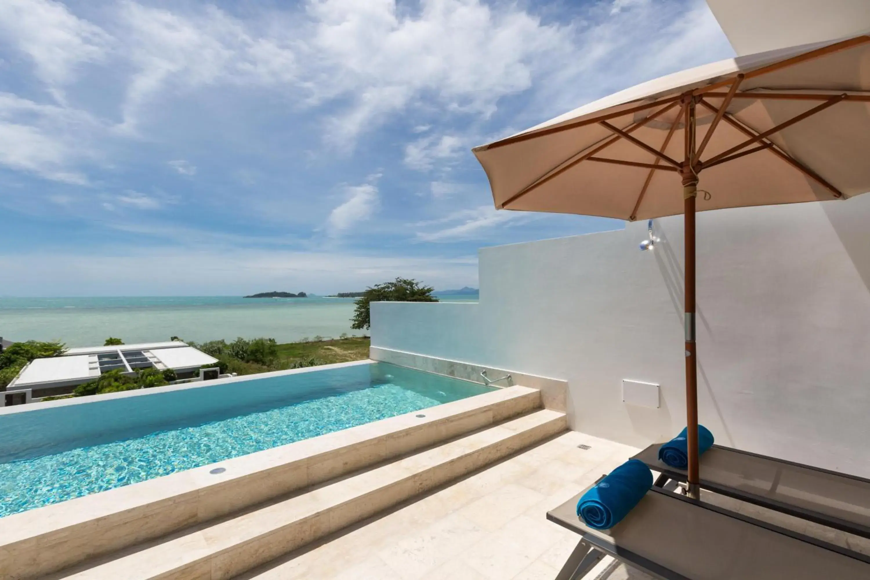 Swimming pool in Skye Beach Hotel - Koh Samui Swimming pool in Skye Beach Hotel - Koh Samui