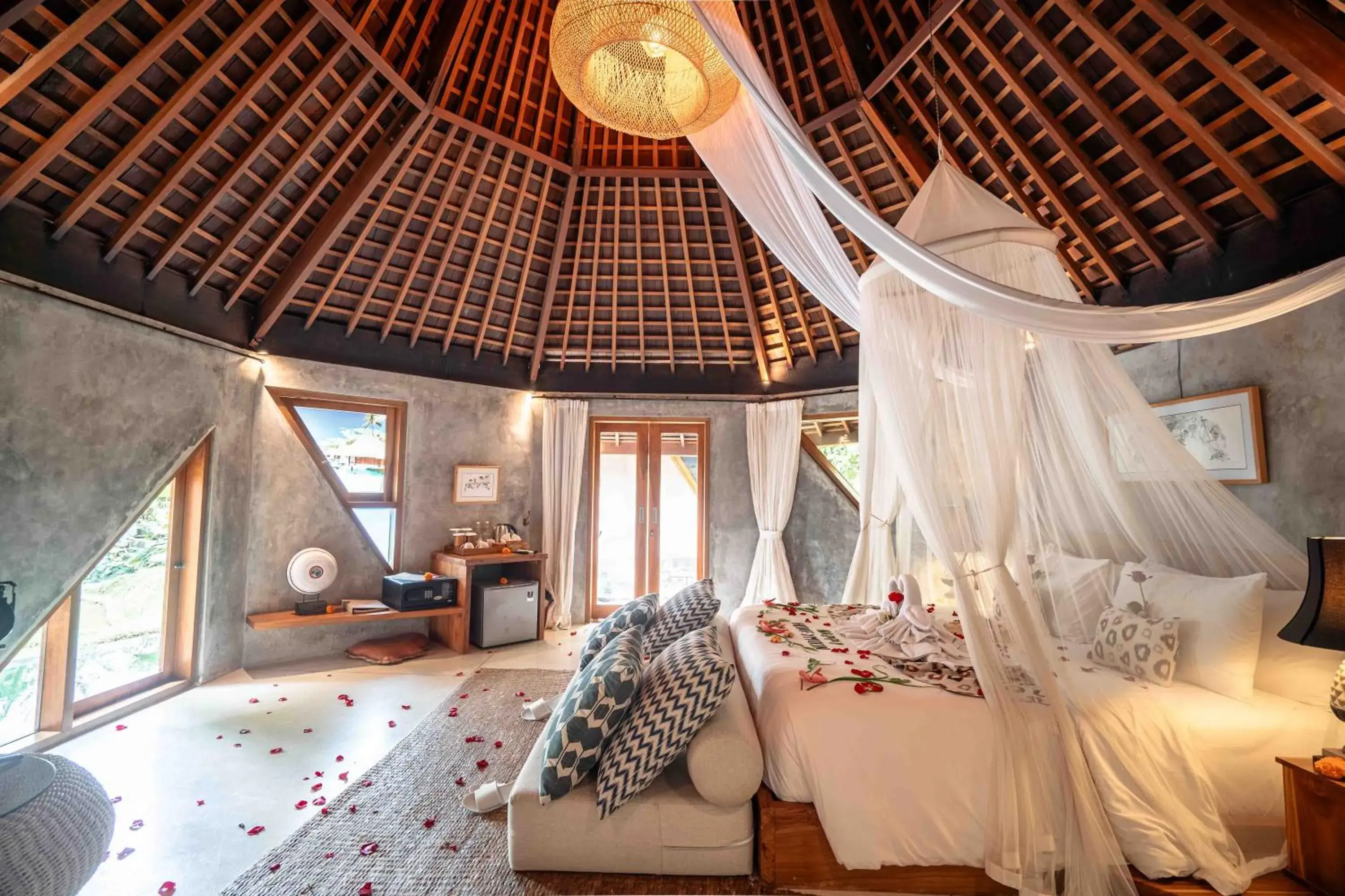 Bed in The Sender Pool Suites Bed in The Sender Pool Suites