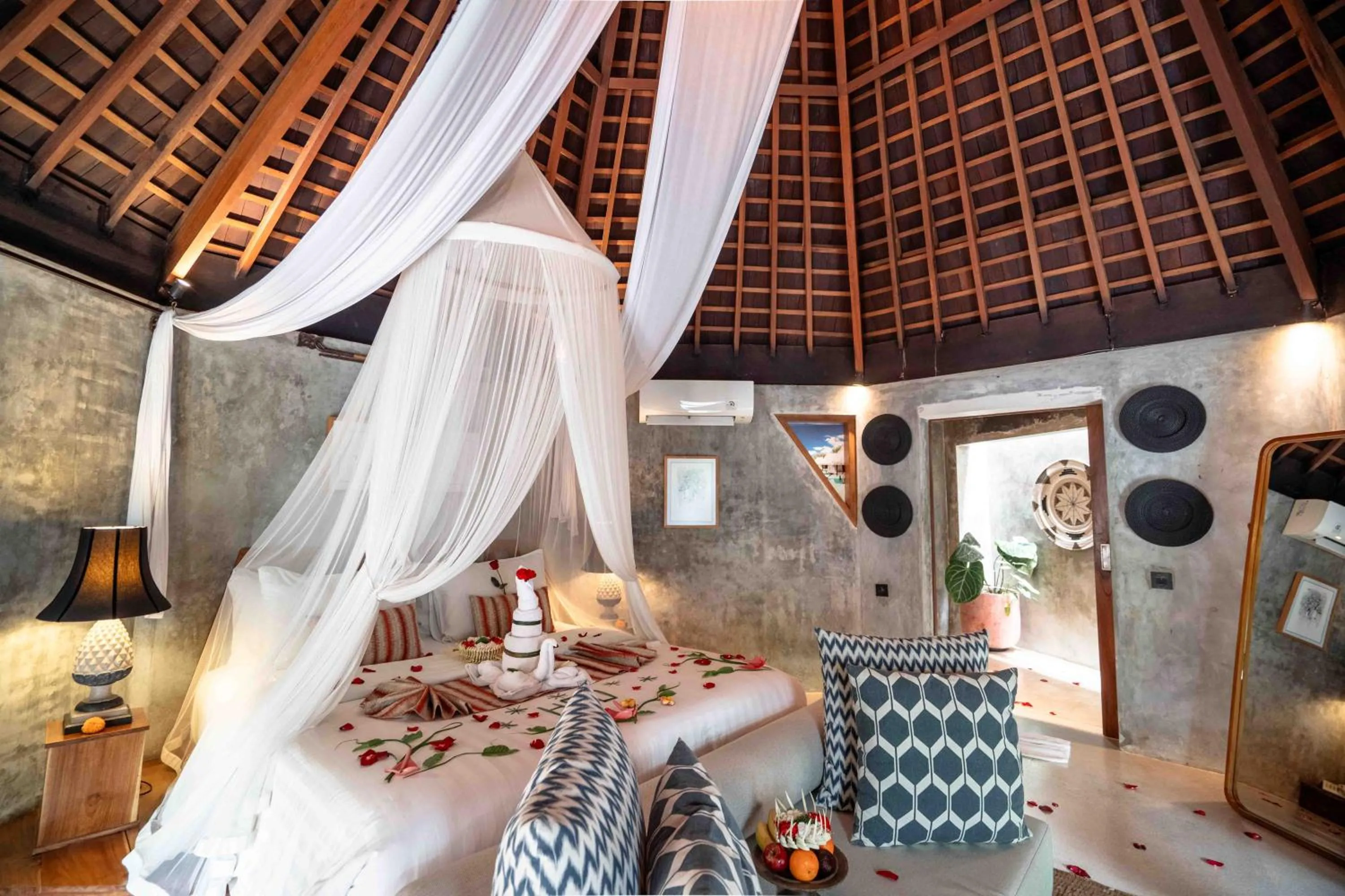 Photo of the whole room, Bed in The Sender Pool Suites