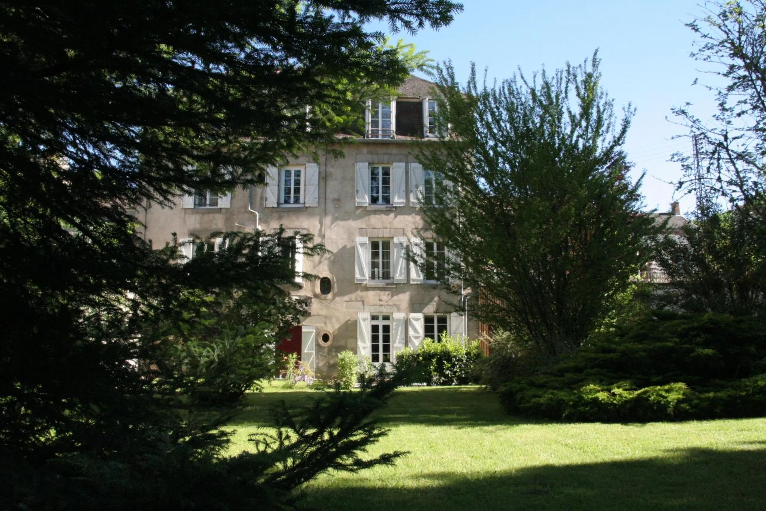 Property building in Hotel La Beauze