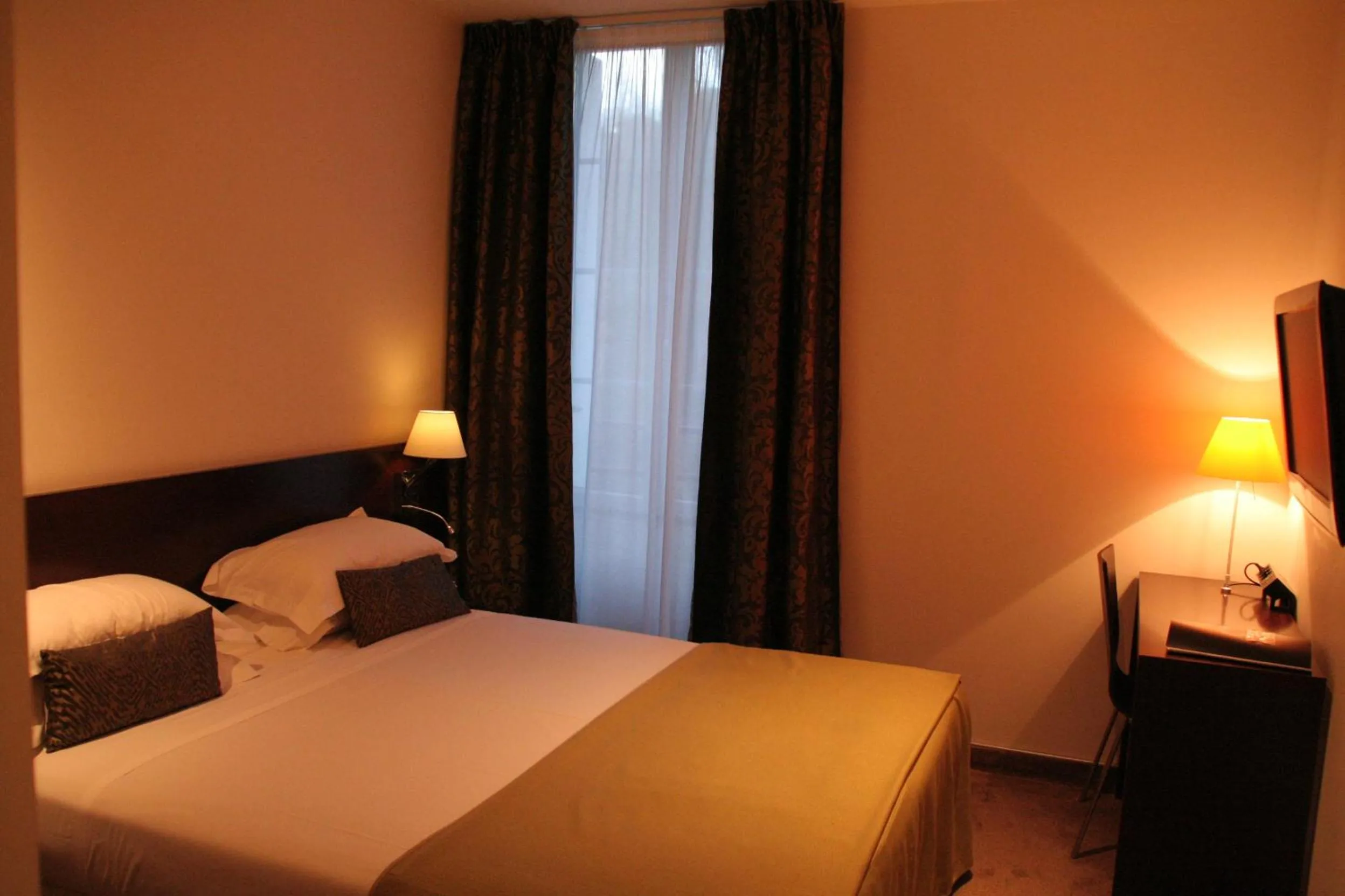 Photo of the whole room, Bed in Hotel La Beauze