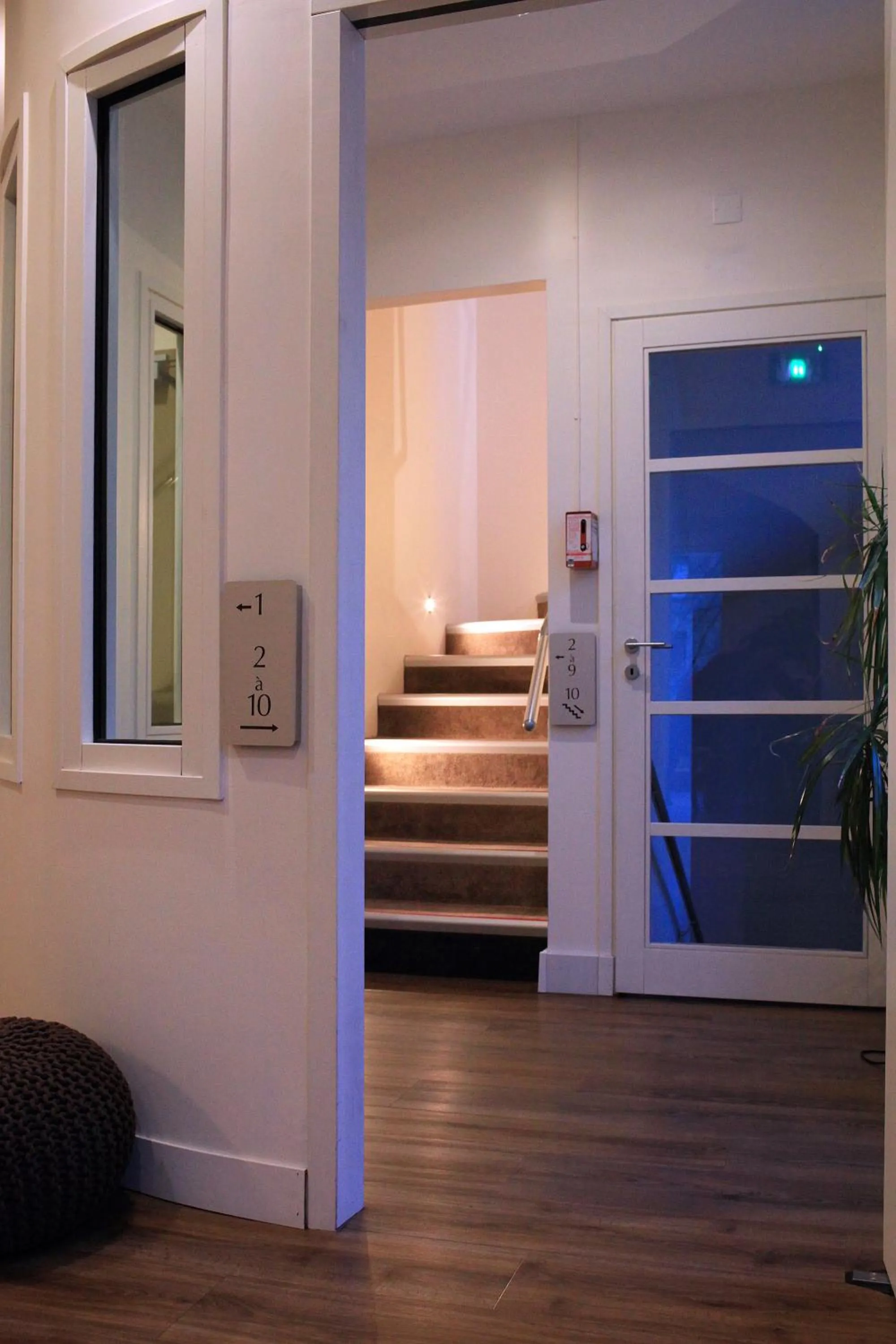 Facade/entrance, Bed in Hotel La Beauze