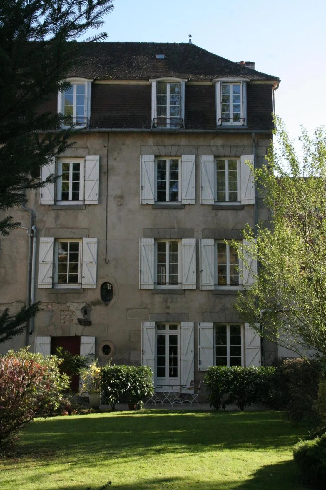 Property building in Hotel La Beauze