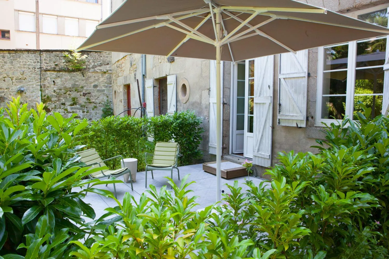 Patio in Hotel La Beauze