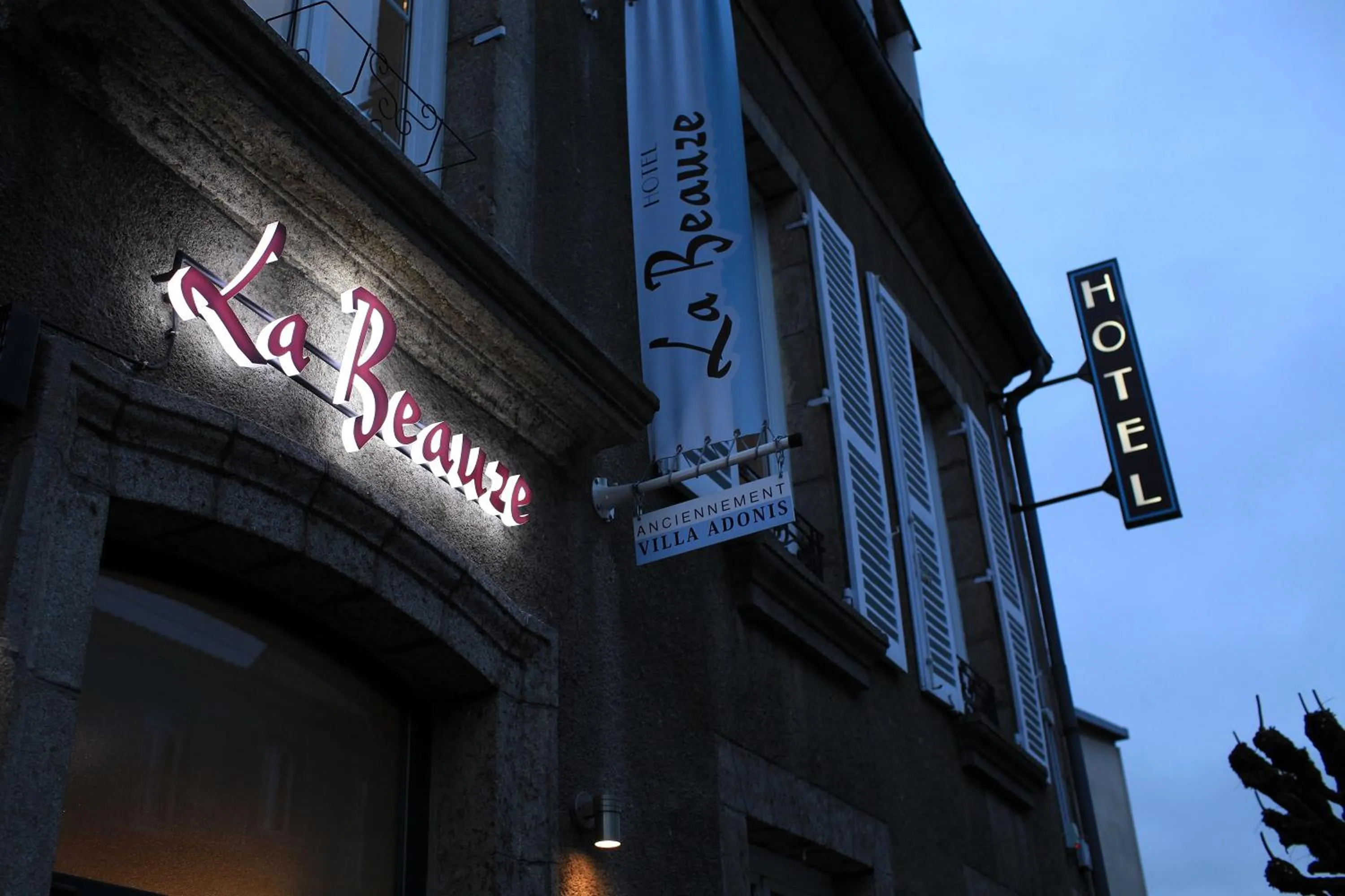 Facade/entrance in Hotel La Beauze
