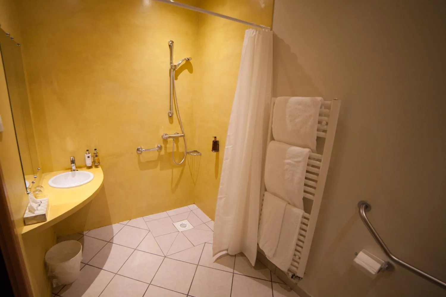 Bathroom in Hotel La Beauze