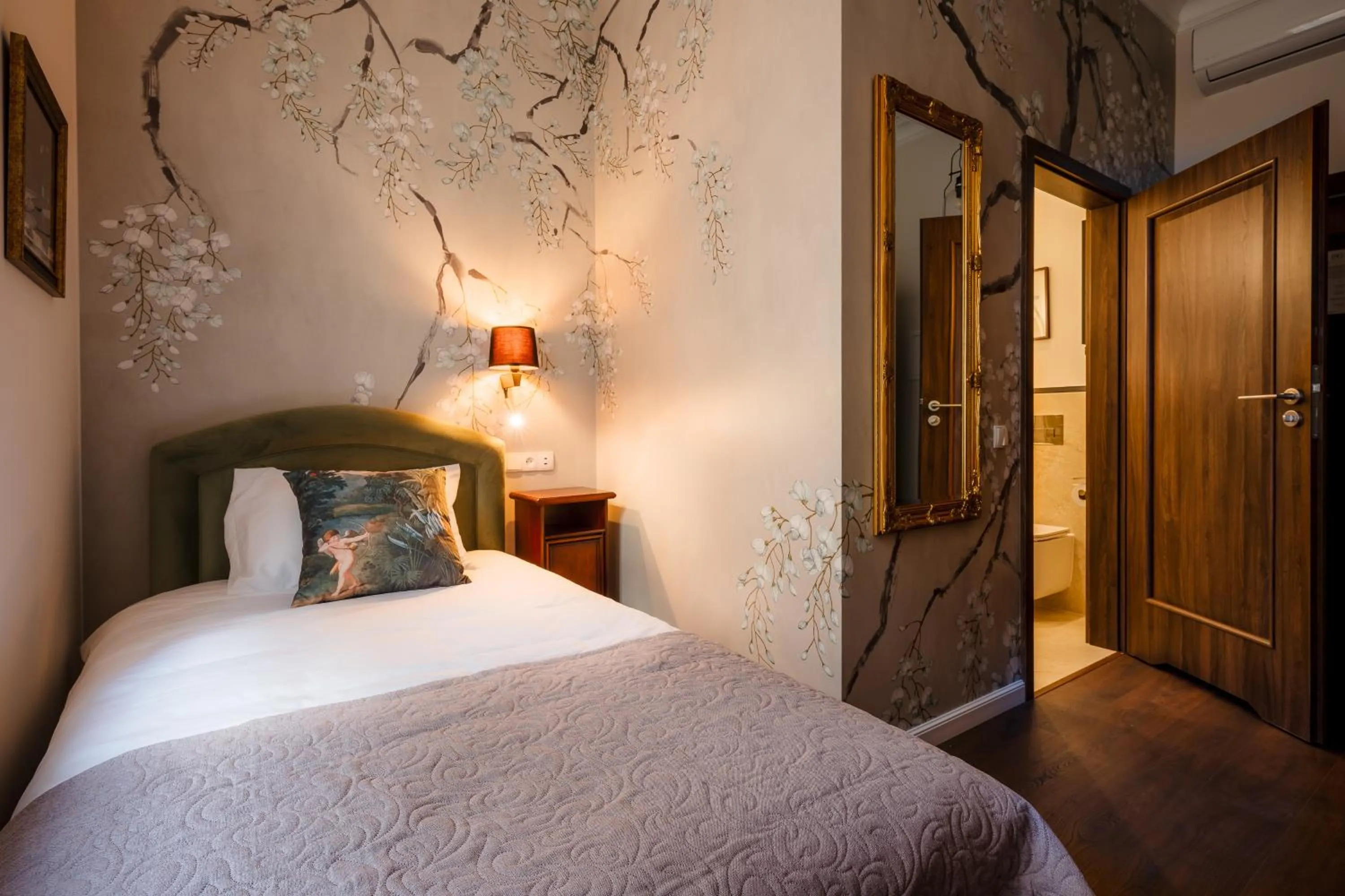 Bed in Piotrkowska 89 Residence