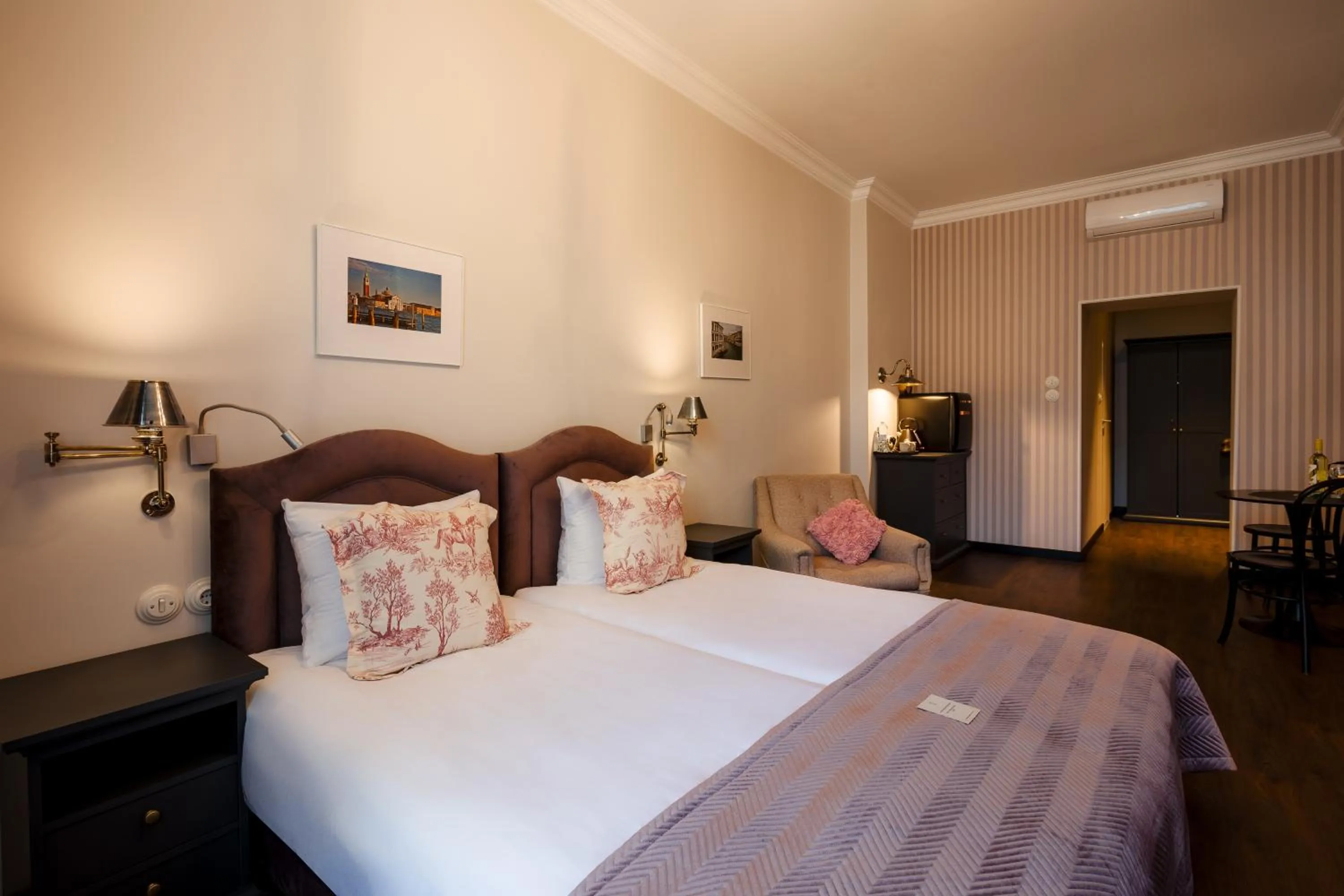 Seating area, Bed in Piotrkowska 89 Residence