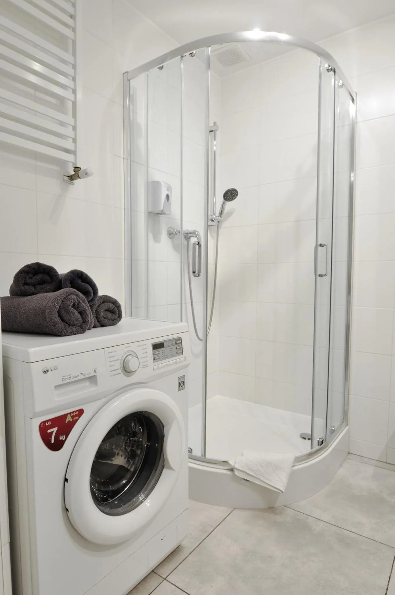 Shower in Piotrkowska 89 Residence