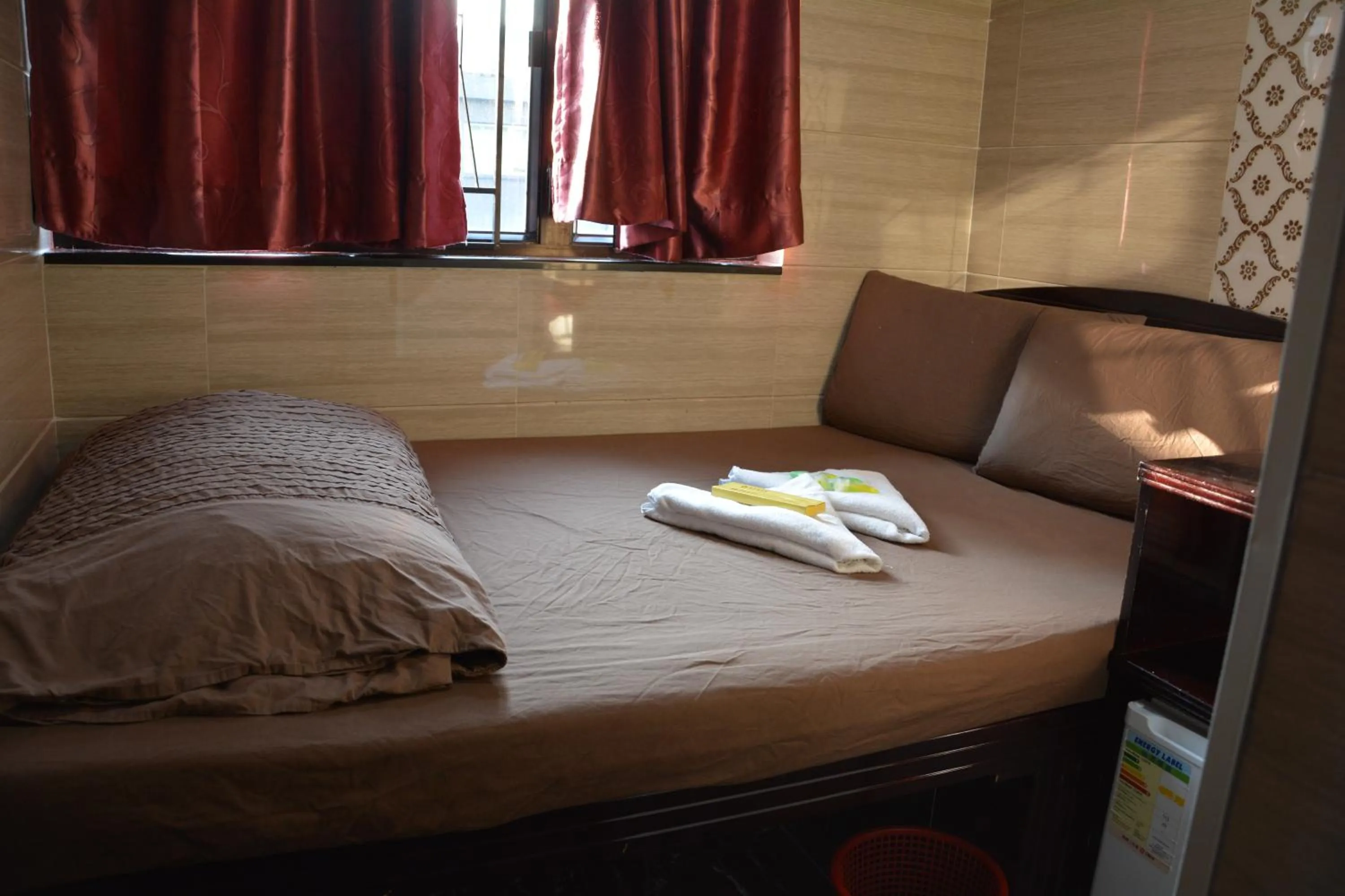 cot, Bed in Everest Hostel