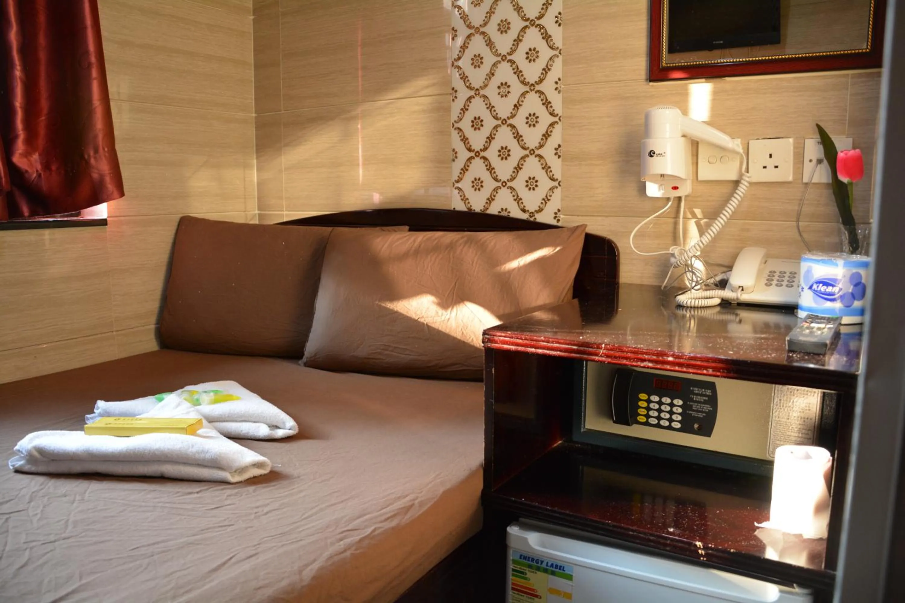 cot, Bed in Everest Hostel