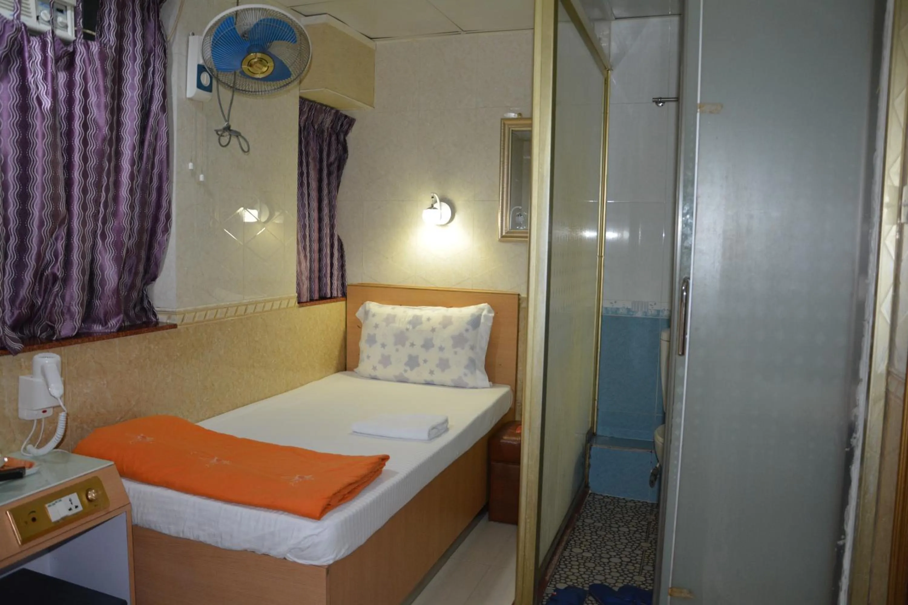 cot, Bed in Everest Hostel