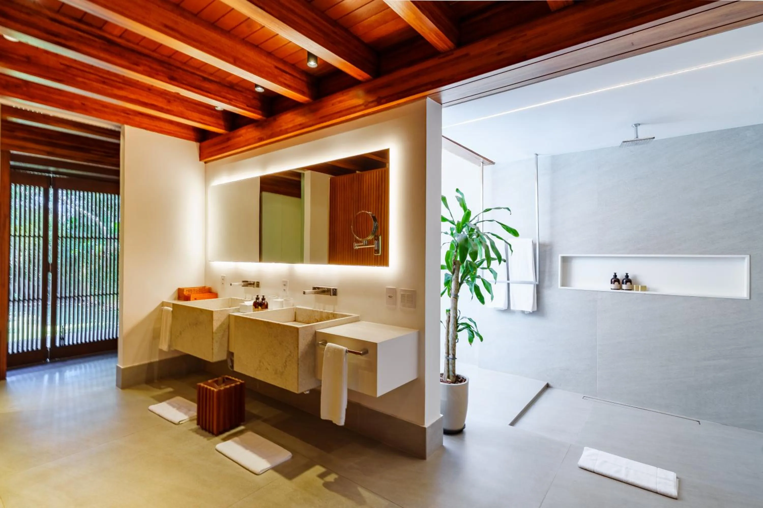 Bath in Zendaya Resort Beach Sport & Spa