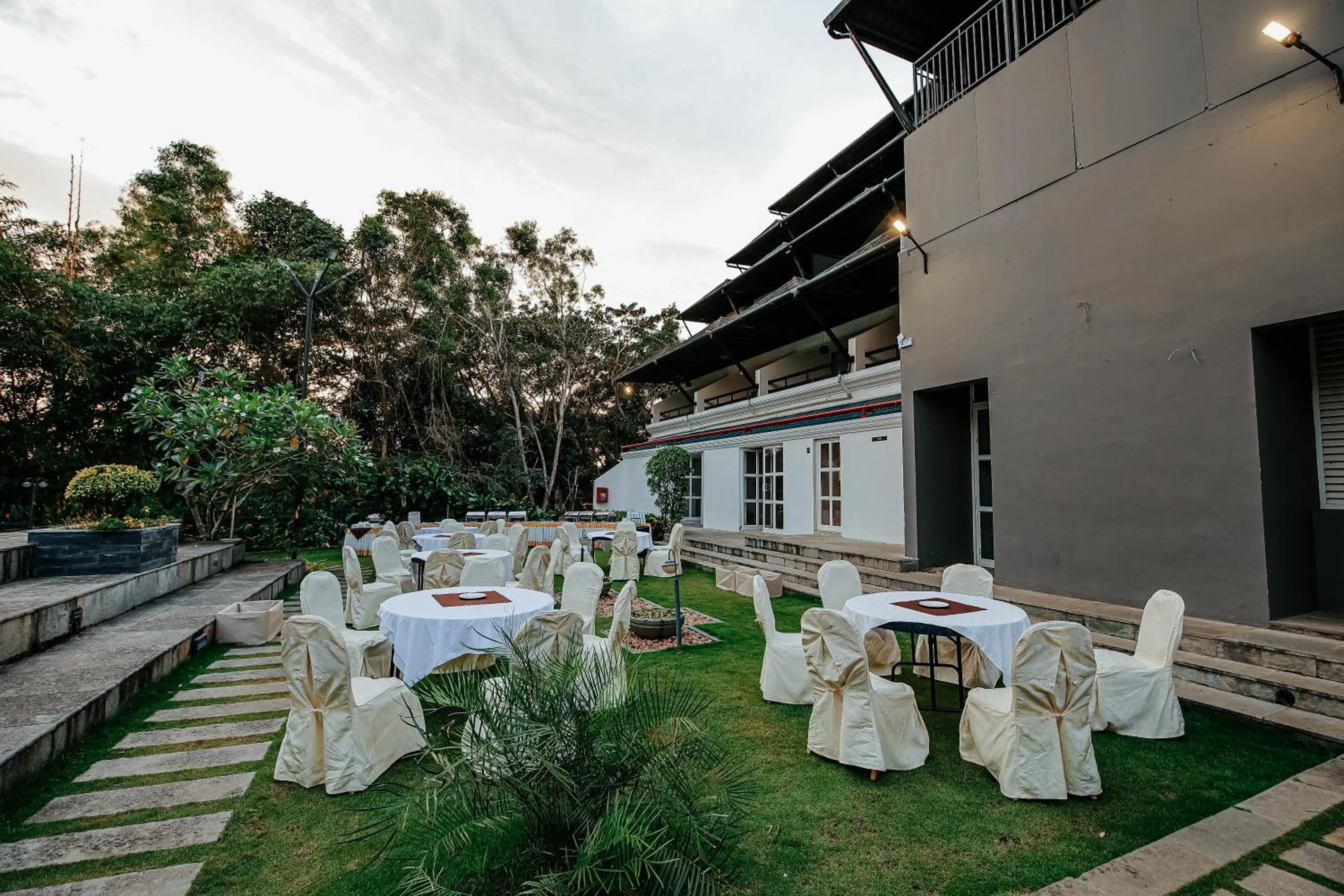 Restaurant/places to eat in Avoki Resorts