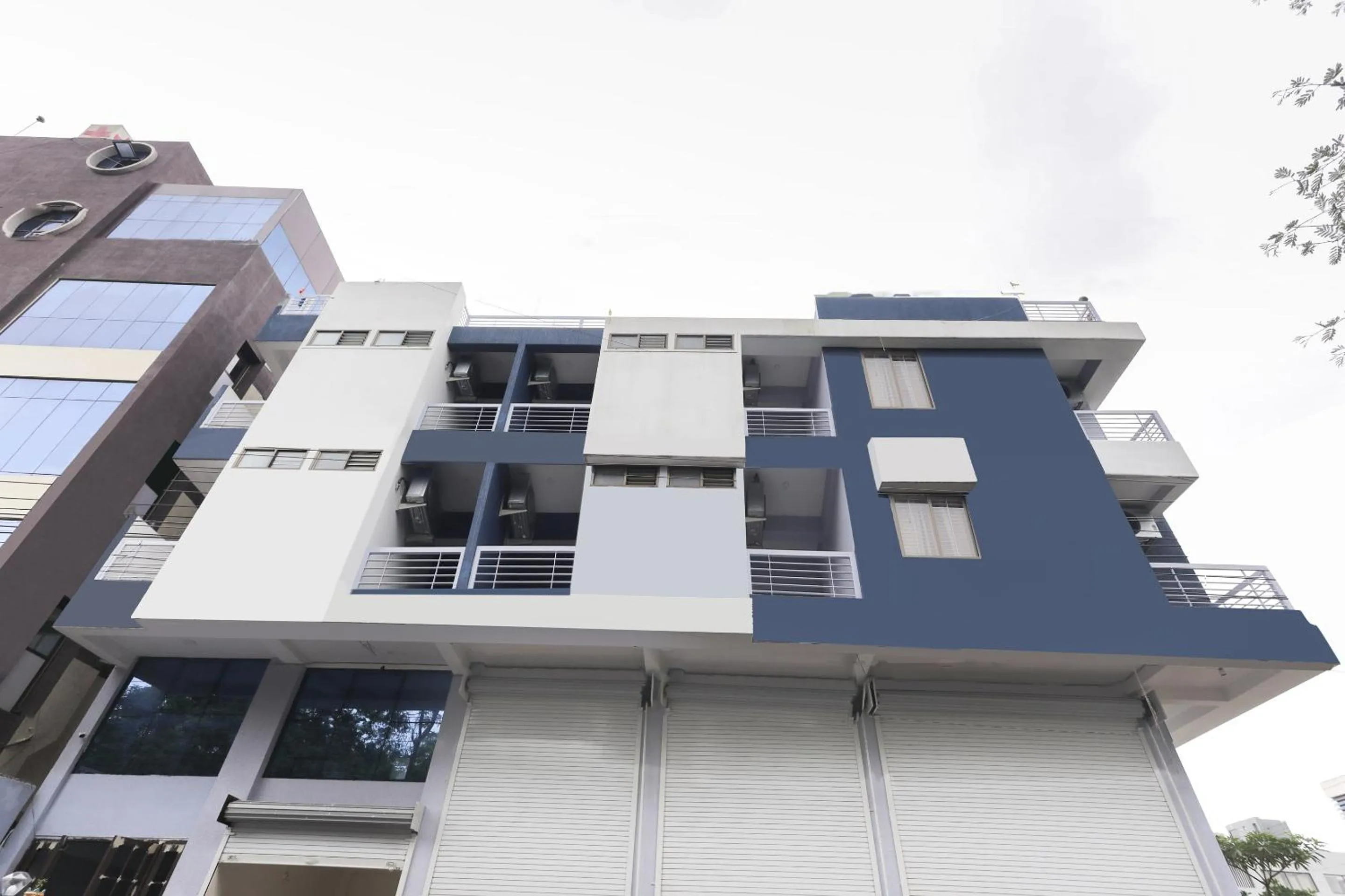 Facade/entrance in Hotel O La Flora